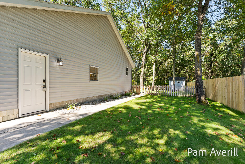 2470 Hiawatha Trail Muskegon MI 49445