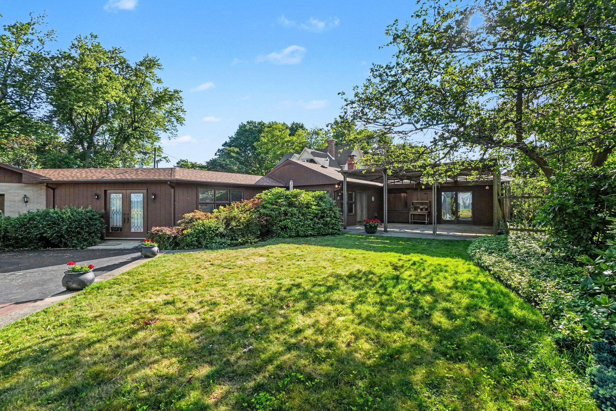 51 Pine Street South Haven MI 49090