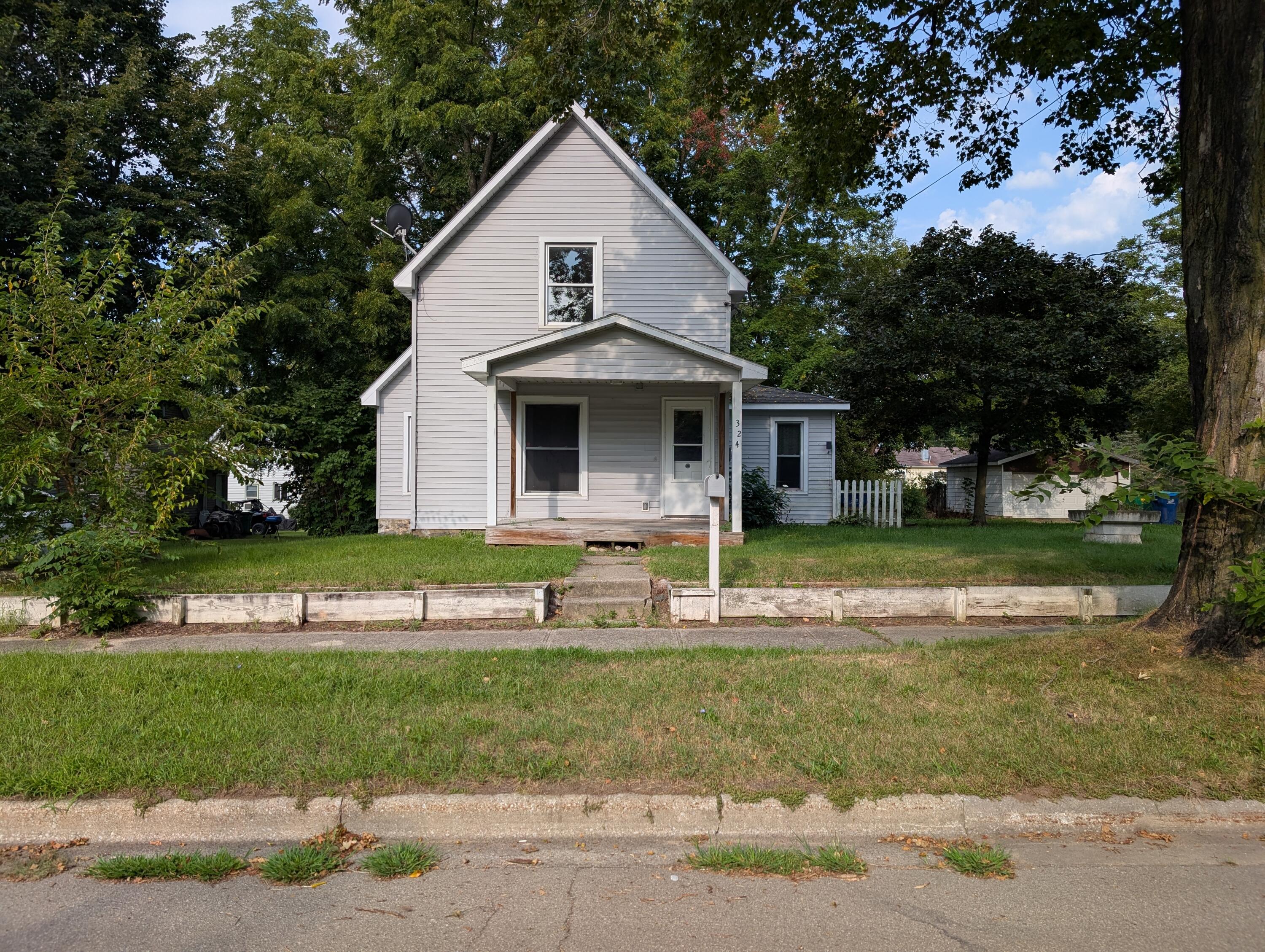 324 S East Street Cassopolis MI 49031