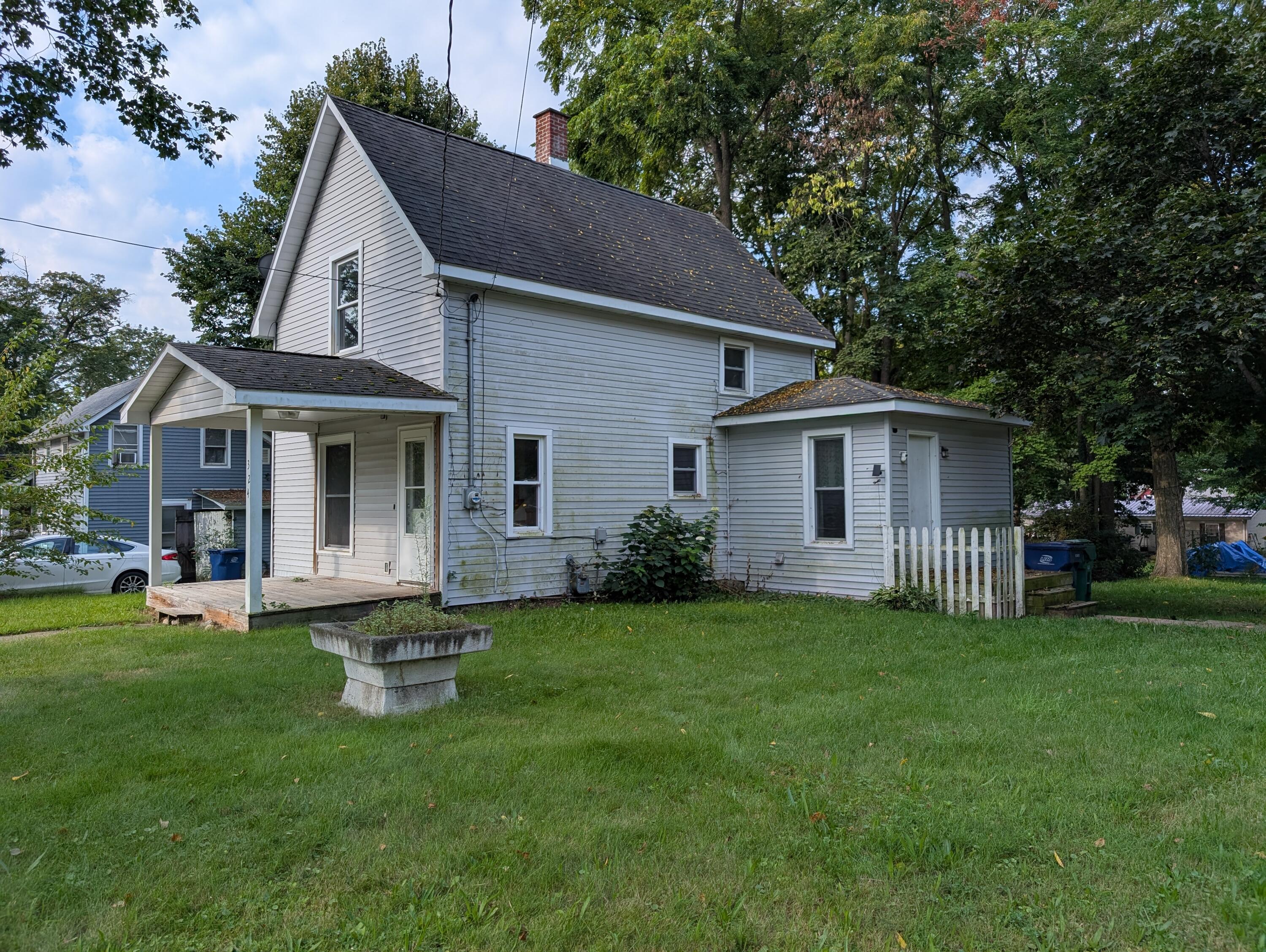 324 S East Street Cassopolis MI 49031