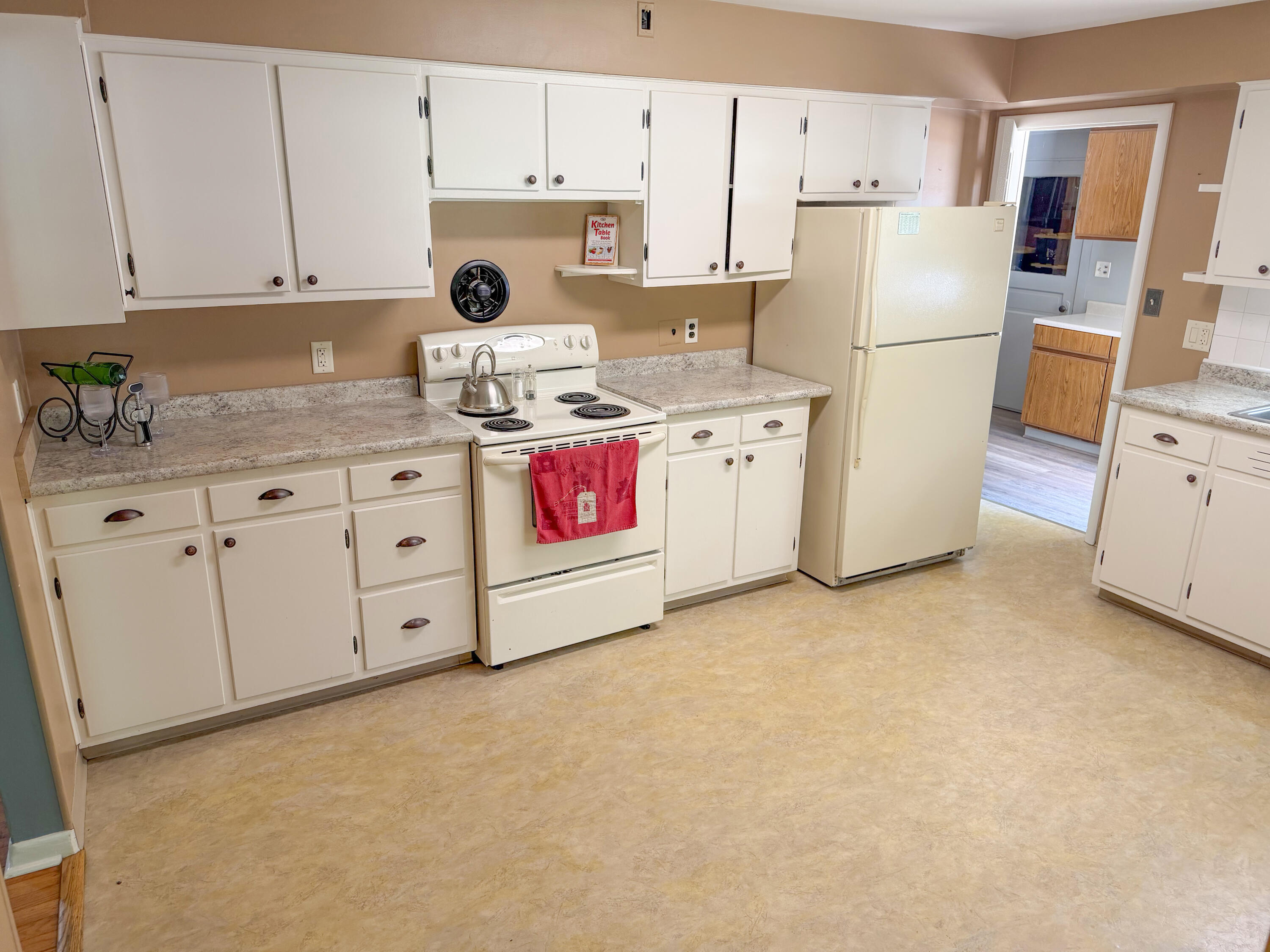 1615 Roger Avenue Benton Harbor MI 49022