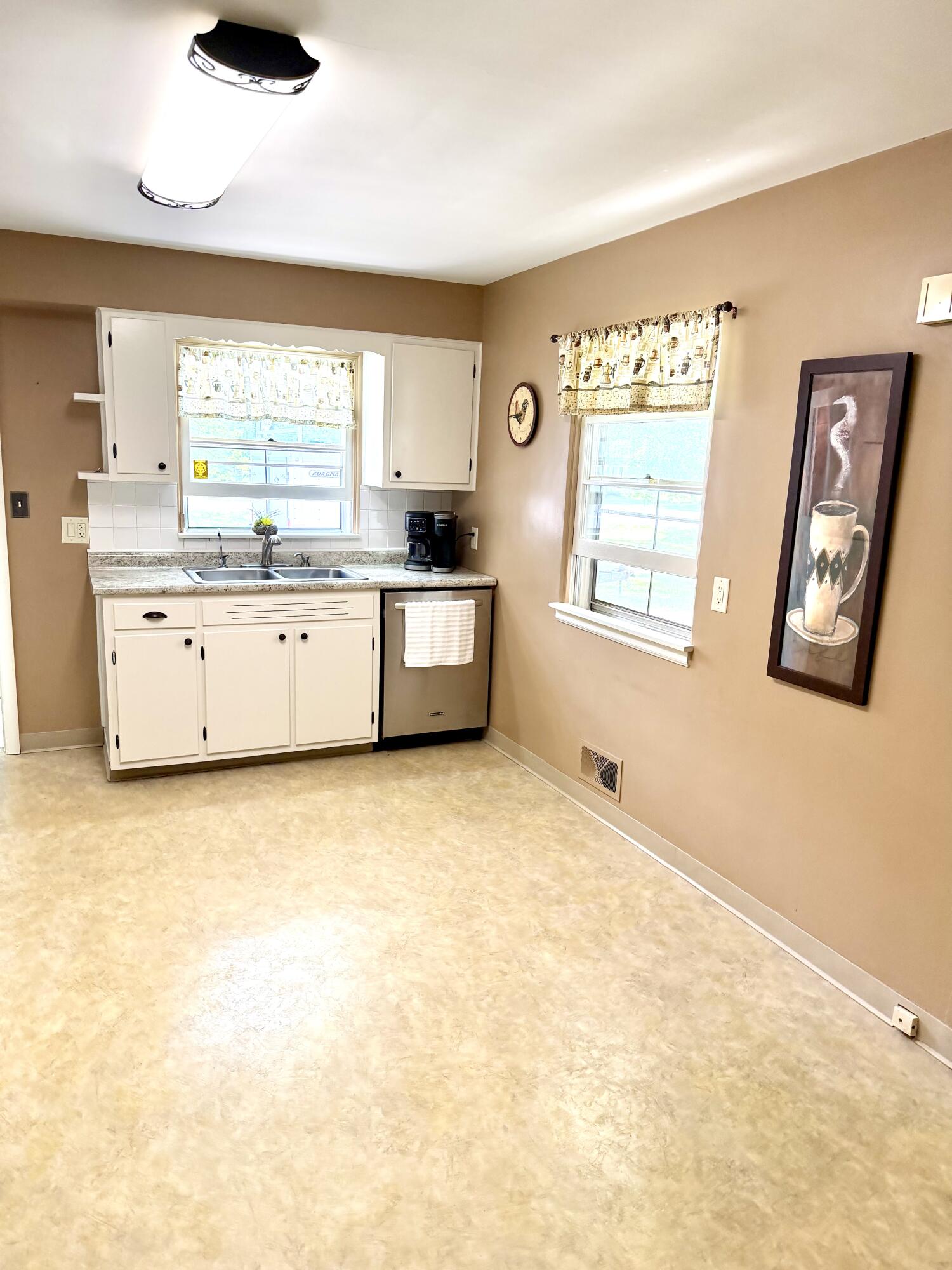 1615 Roger Avenue Benton Harbor MI 49022