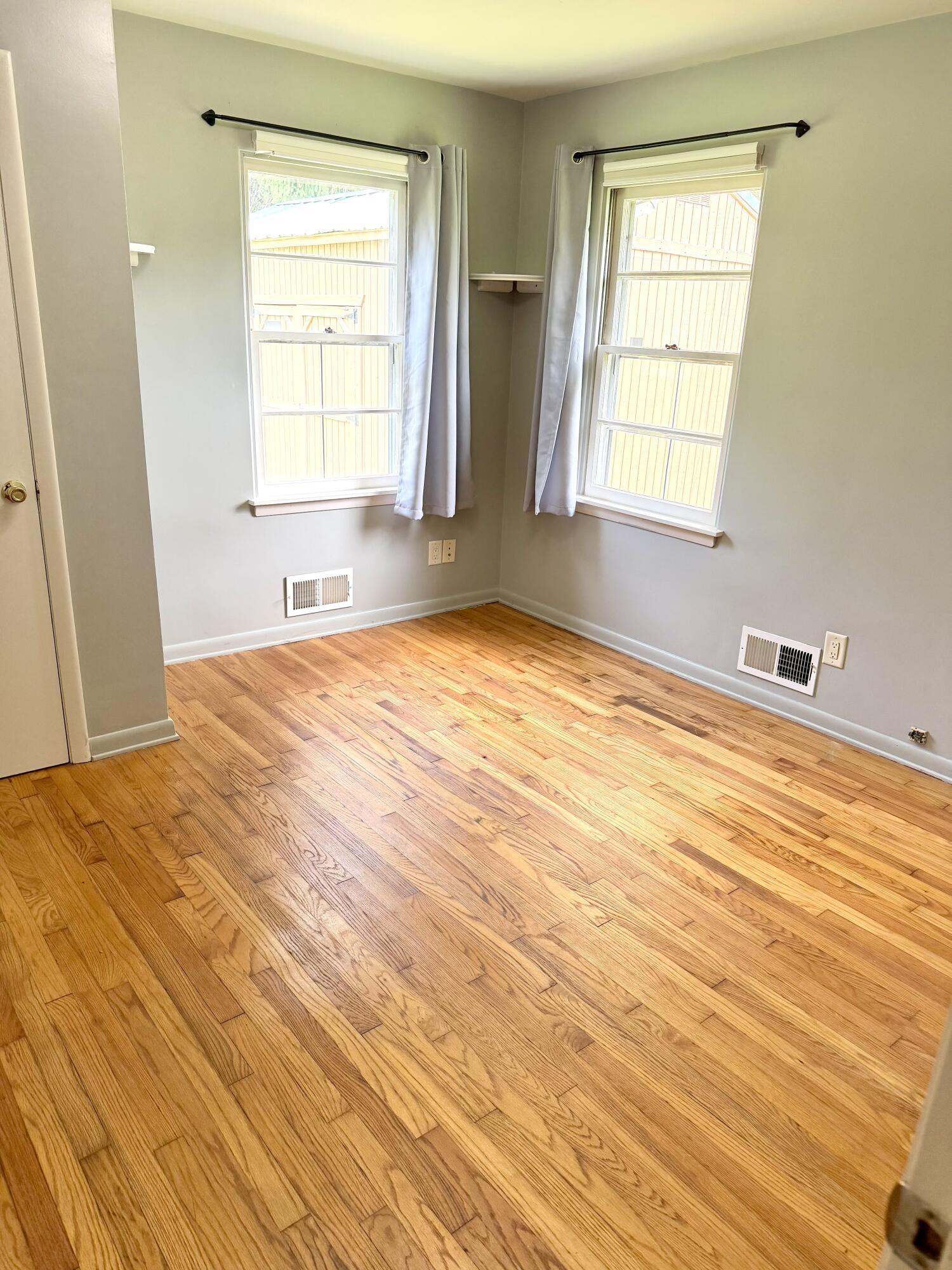 1615 Roger Avenue Benton Harbor MI 49022