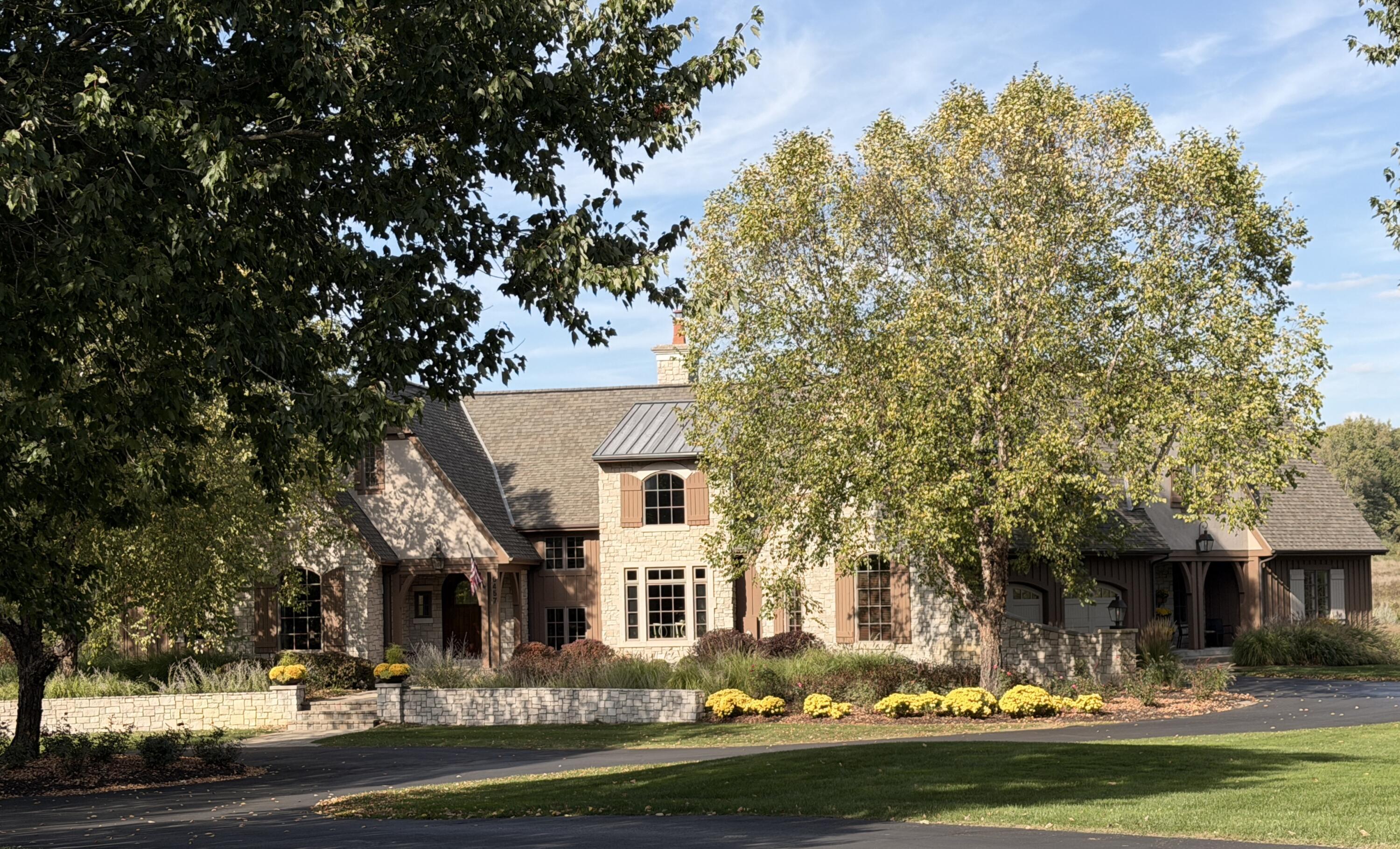 6457 Old Darby Trail NE Ada MI 49301