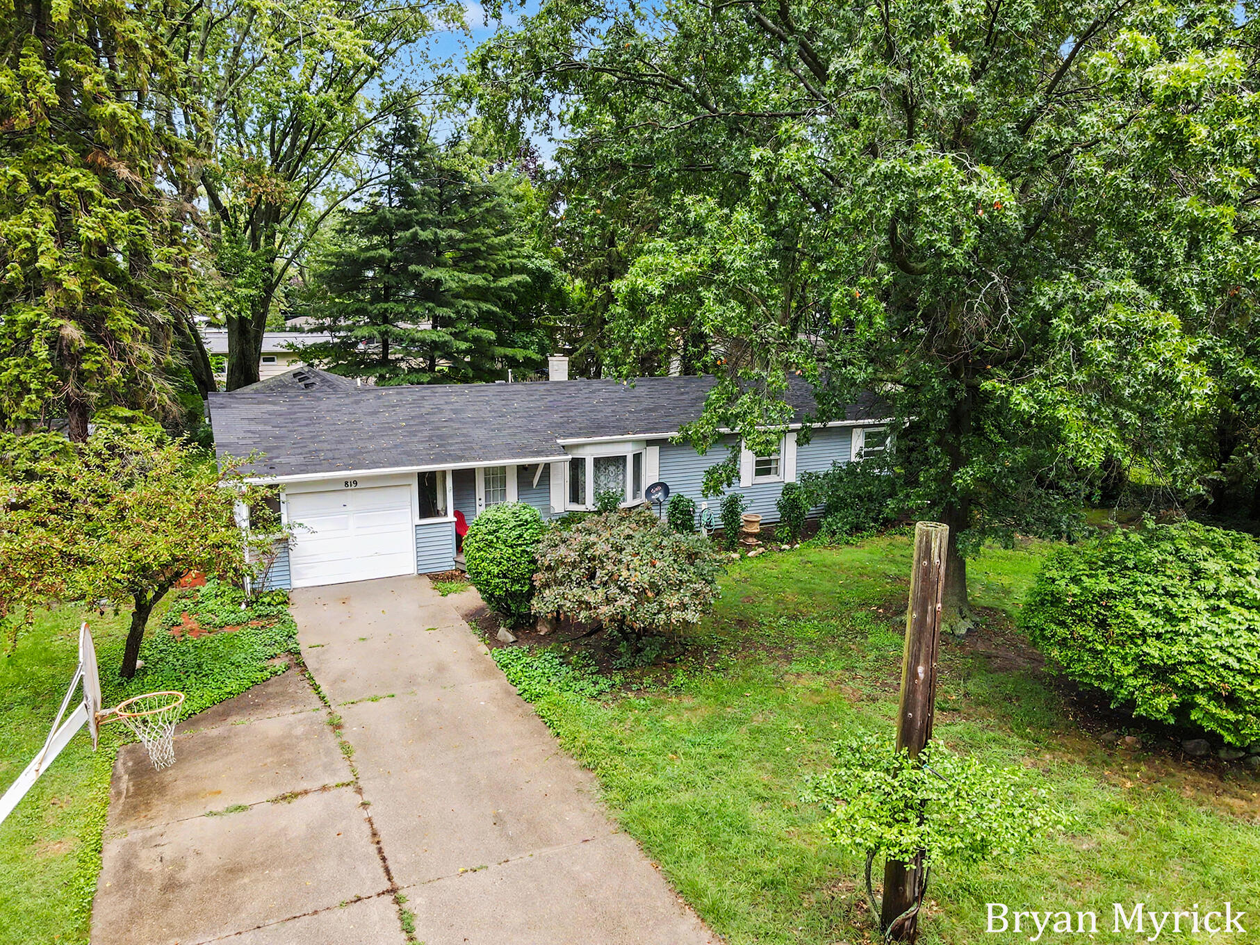 819 W 25th Street Holland MI 49423