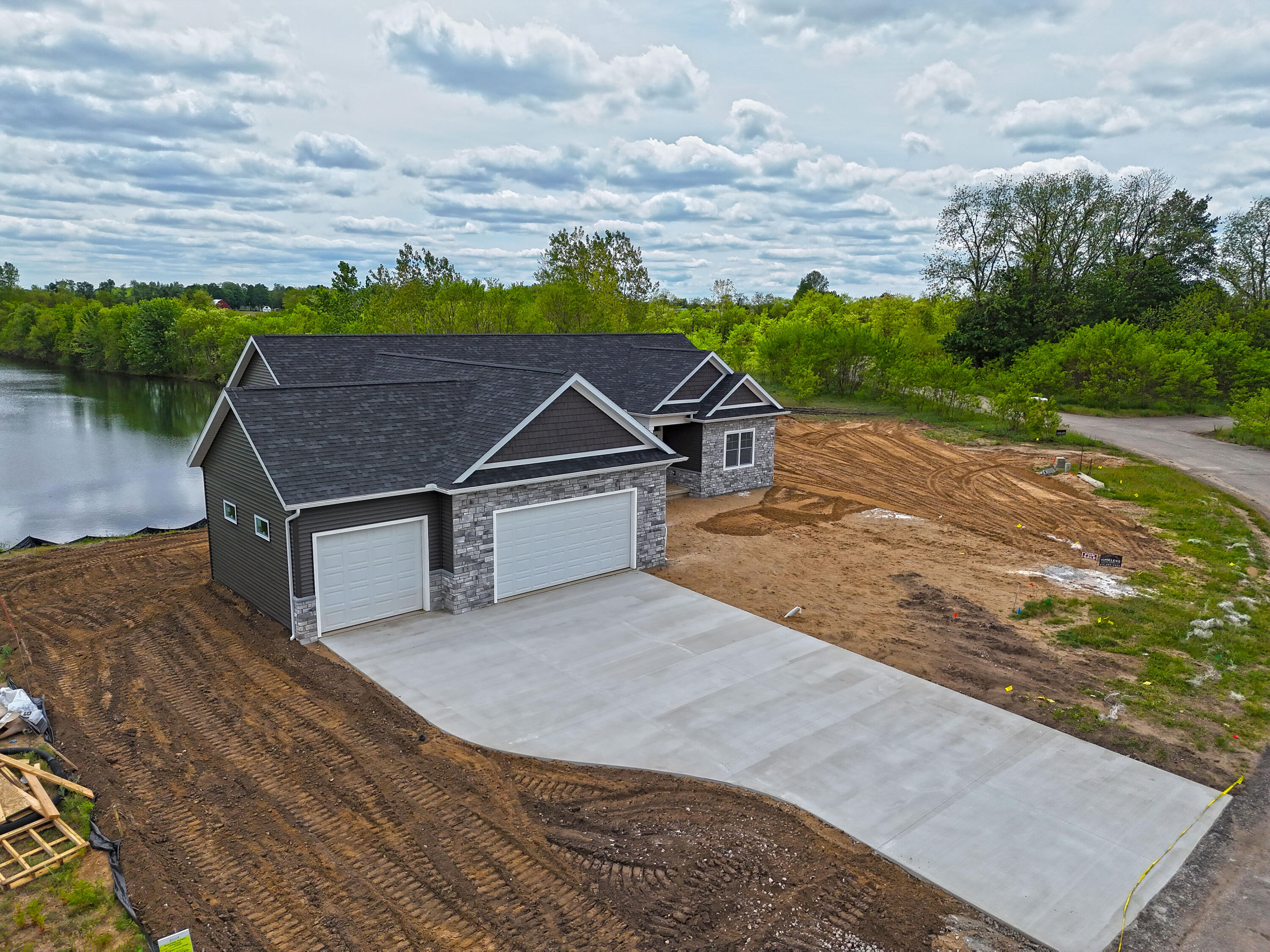 70055 Ashley Drive Edwardsburg MI 49112