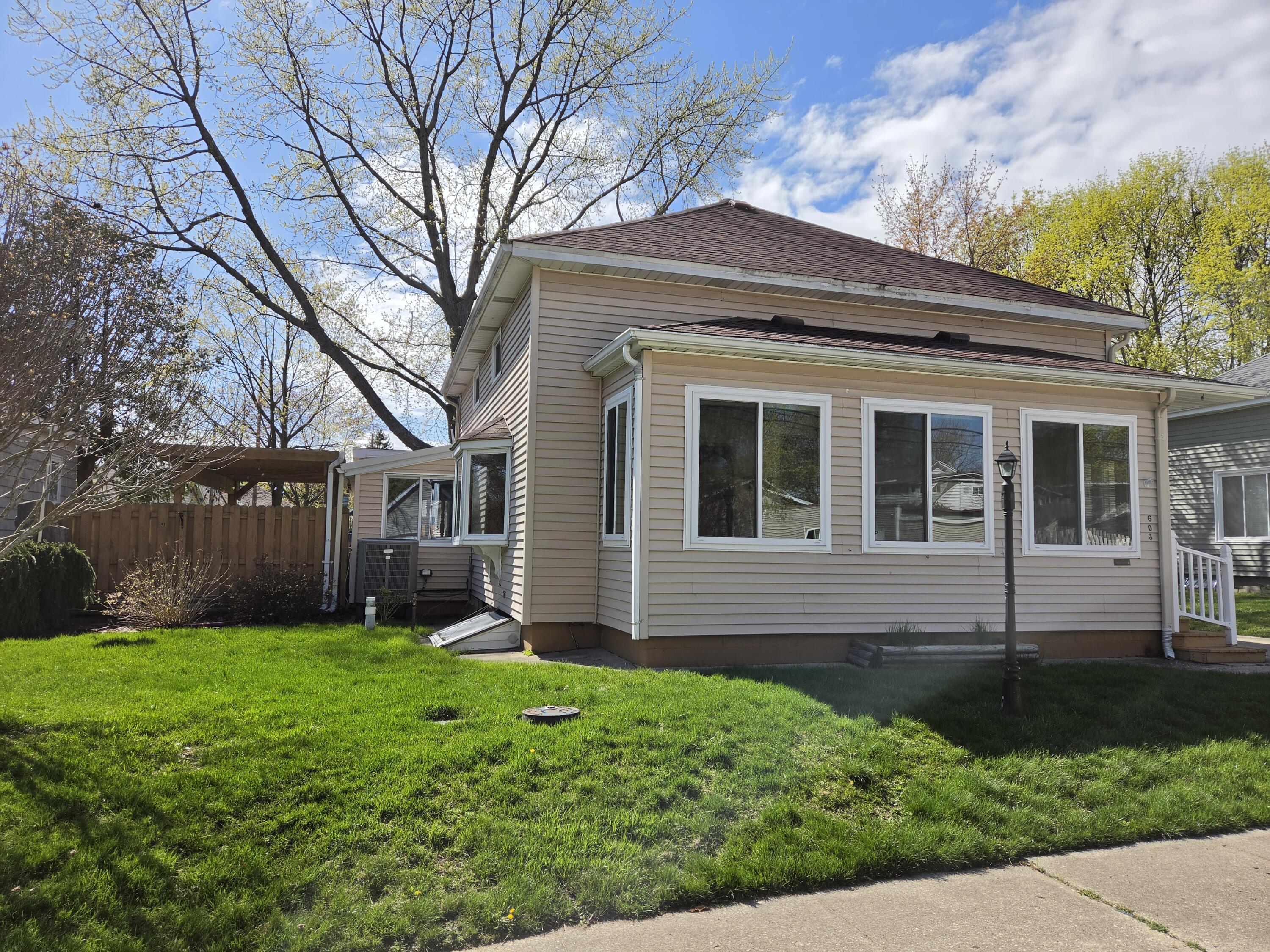 603 New William Street Ludington MI 49431