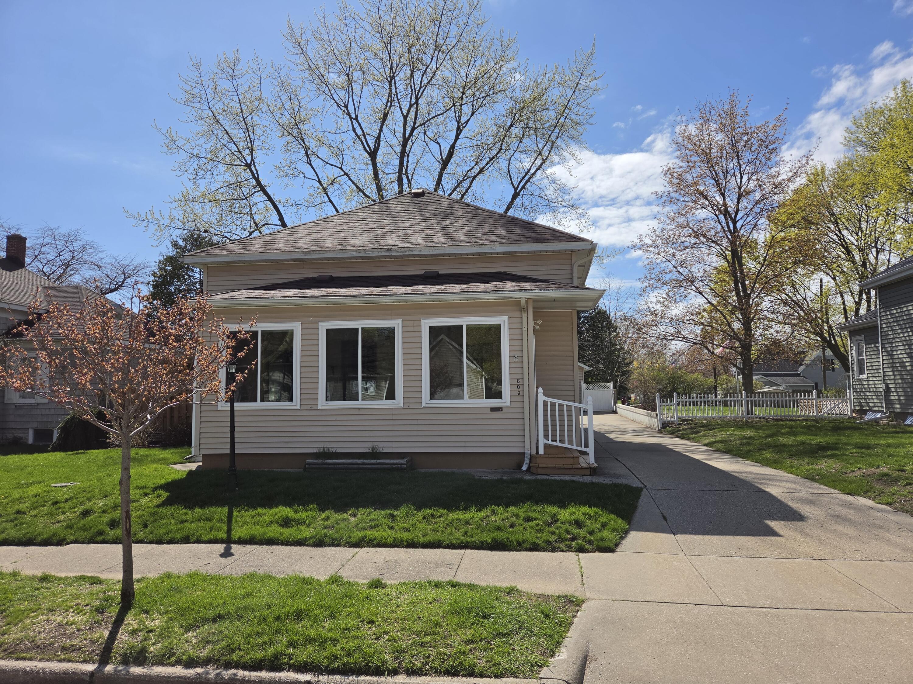 603 New William Street Ludington MI 49431