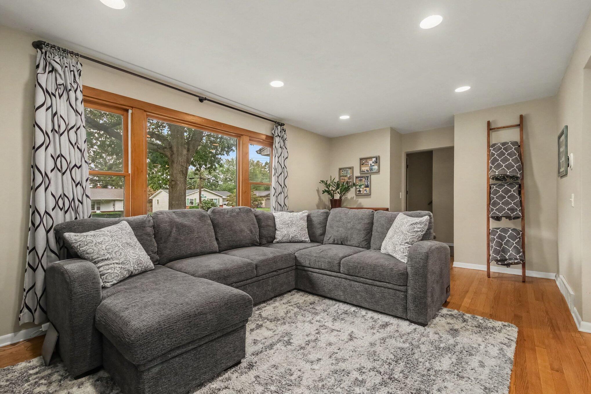 2623 Valley Avenue NW Grand Rapids MI 49544