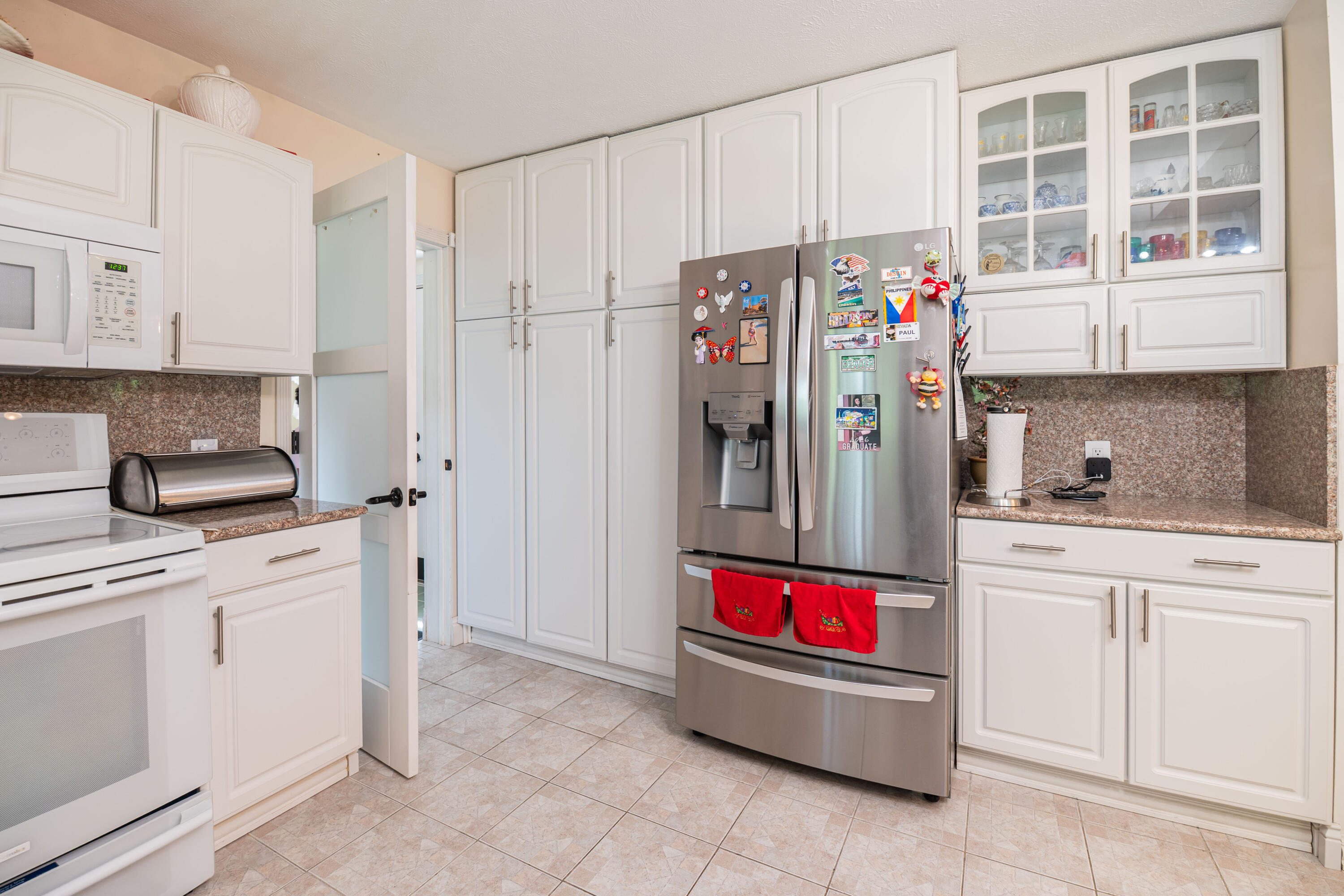 989 NE Mccabe Avenue NE Ada MI 49301
