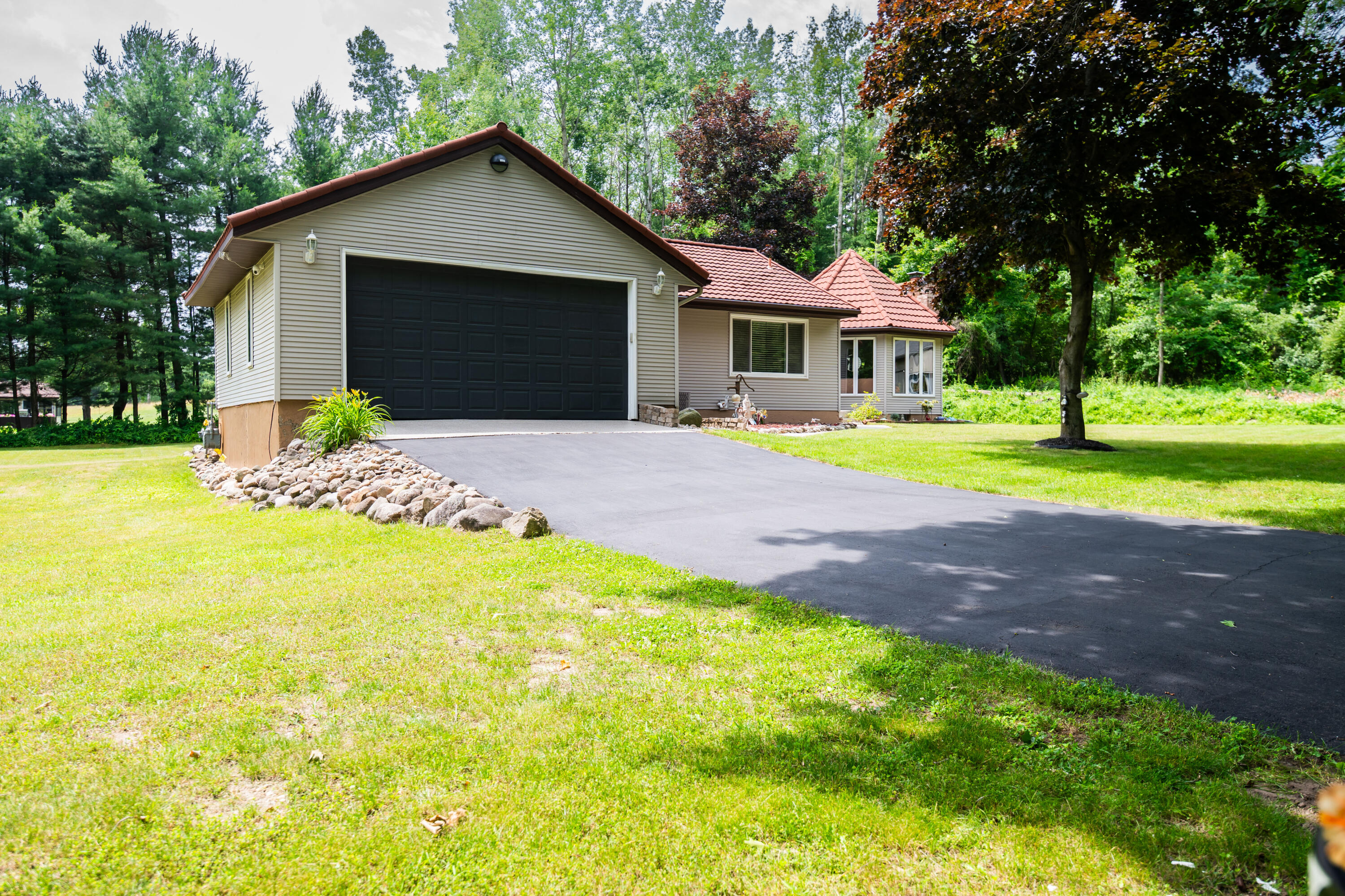 989 NE Mccabe Avenue NE Ada MI 49301