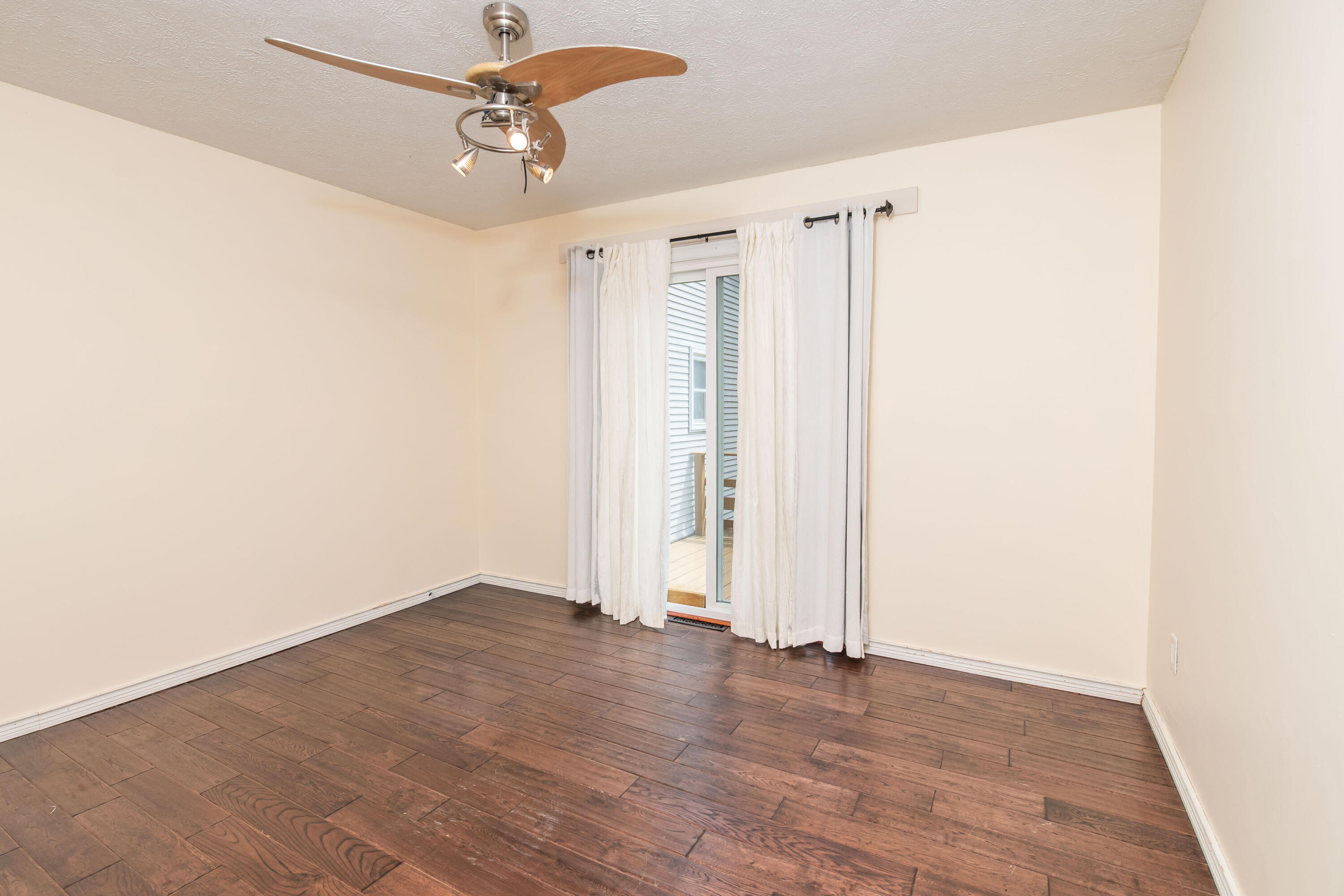 989 NE Mccabe Avenue NE Ada MI 49301