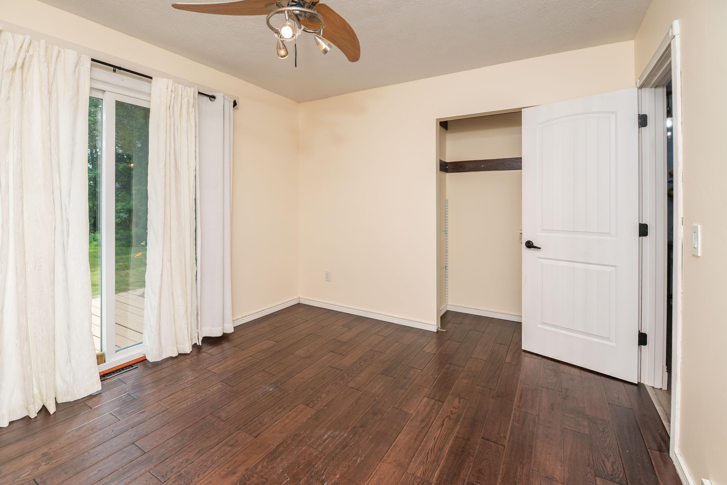 989 NE Mccabe Avenue NE Ada MI 49301