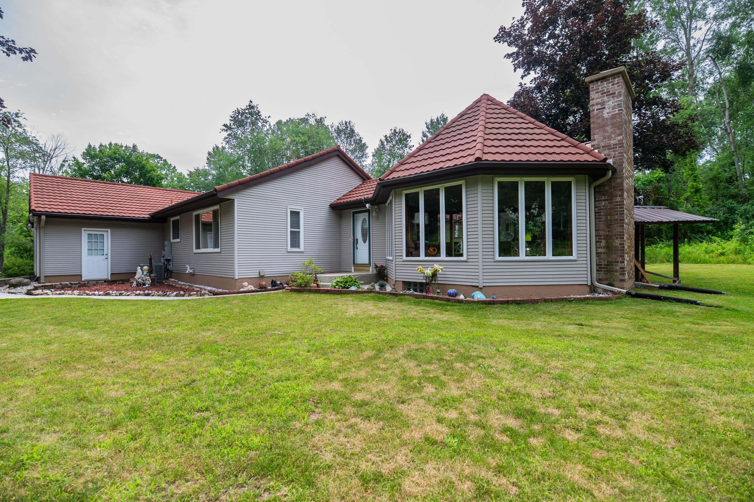 989 NE Mccabe Avenue NE Ada MI 49301