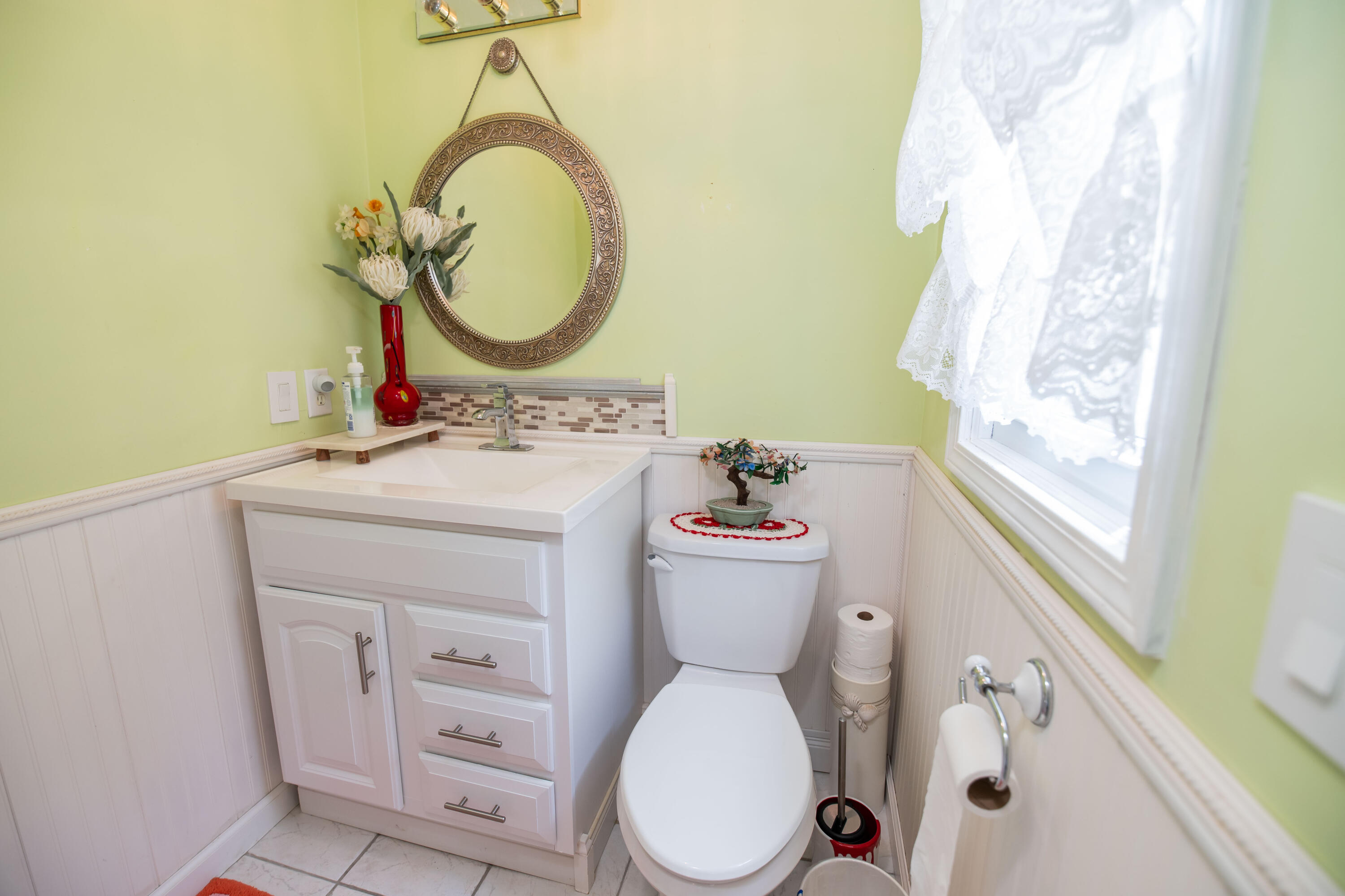 989 NE Mccabe Avenue NE Ada MI 49301