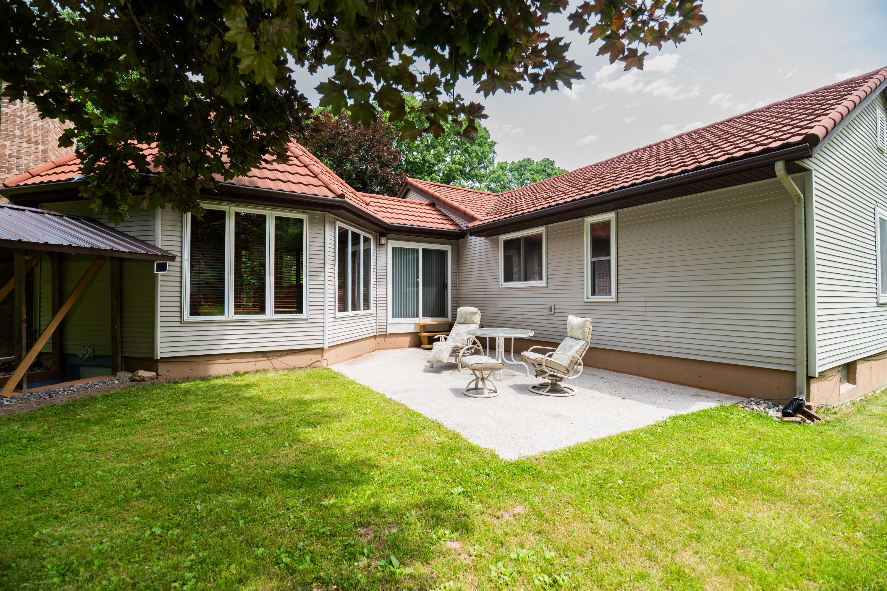 989 NE Mccabe Avenue NE Ada MI 49301