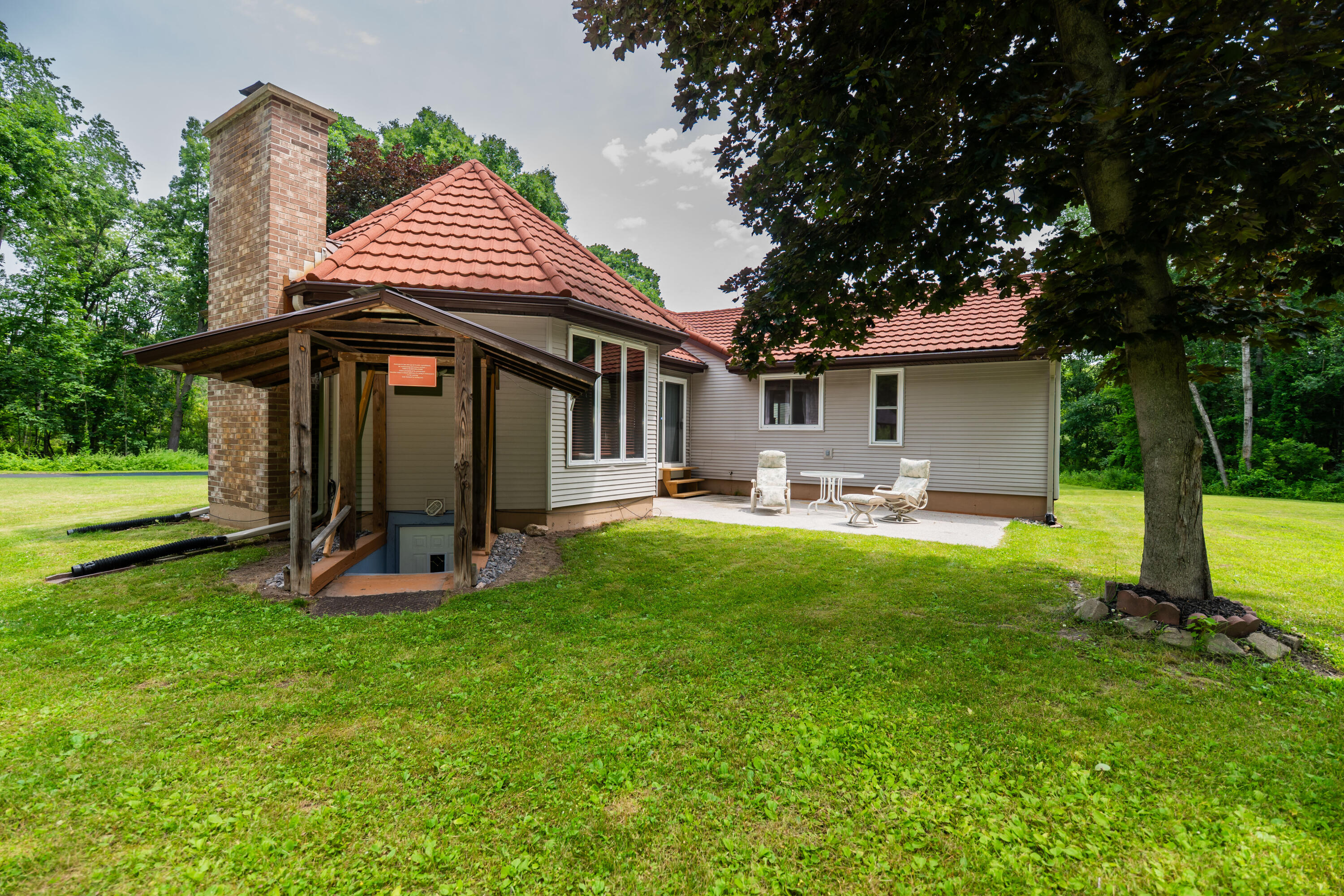 989 NE Mccabe Avenue NE Ada MI 49301