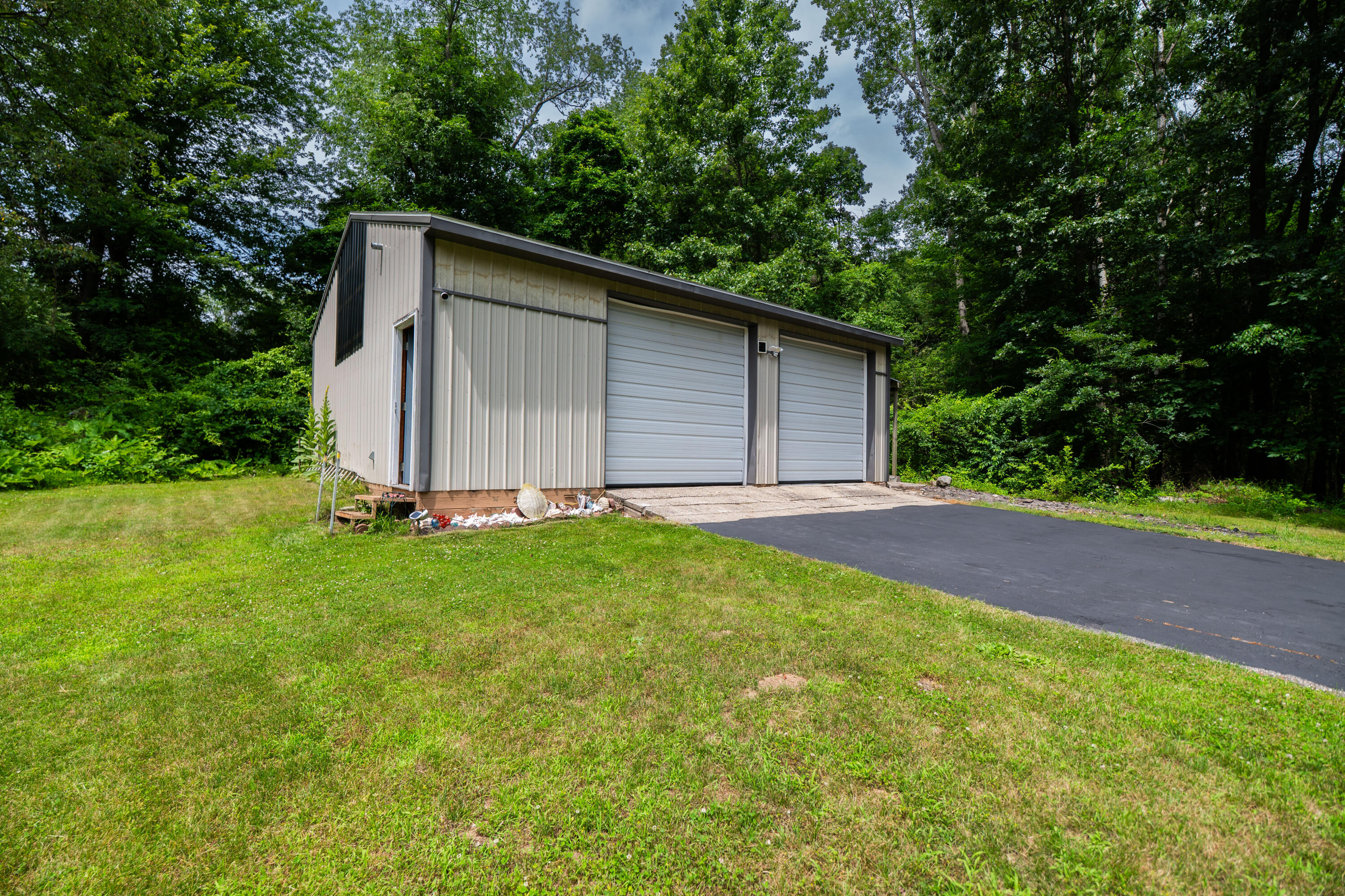 989 NE Mccabe Avenue NE Ada MI 49301
