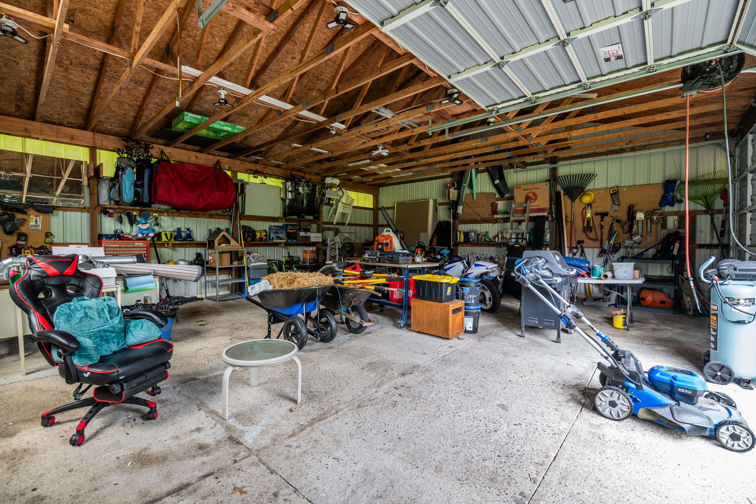 989 NE Mccabe Avenue NE Ada MI 49301