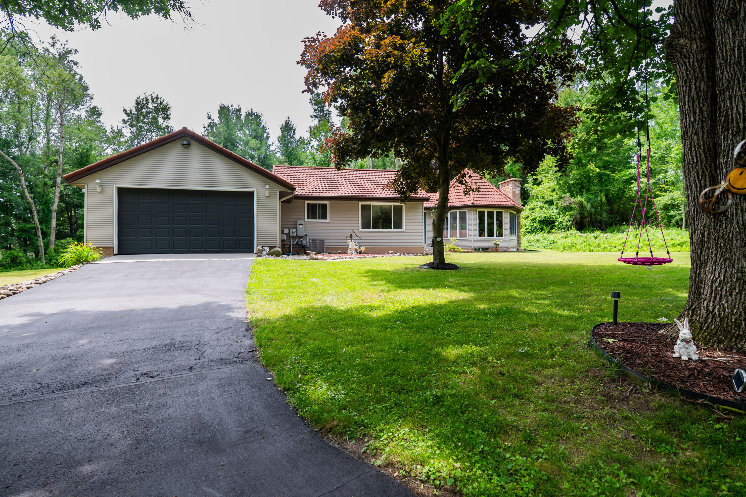 989 NE Mccabe Avenue NE Ada MI 49301