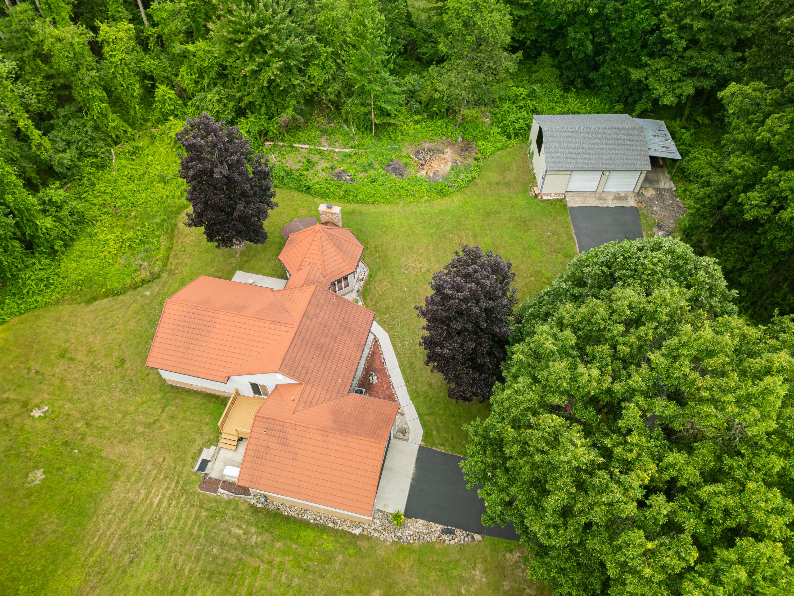 989 NE Mccabe Avenue NE Ada MI 49301