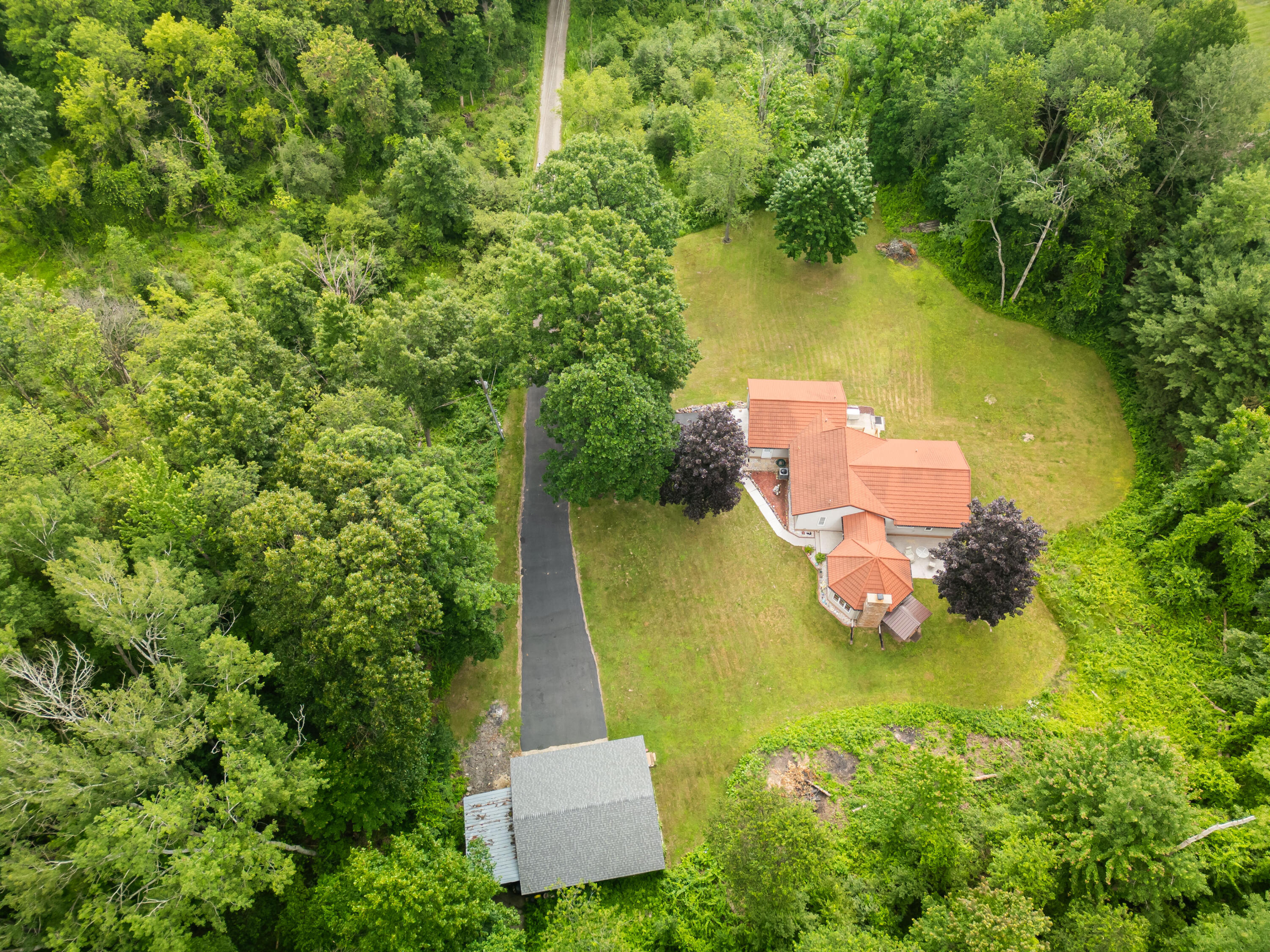 989 NE Mccabe Avenue NE Ada MI 49301