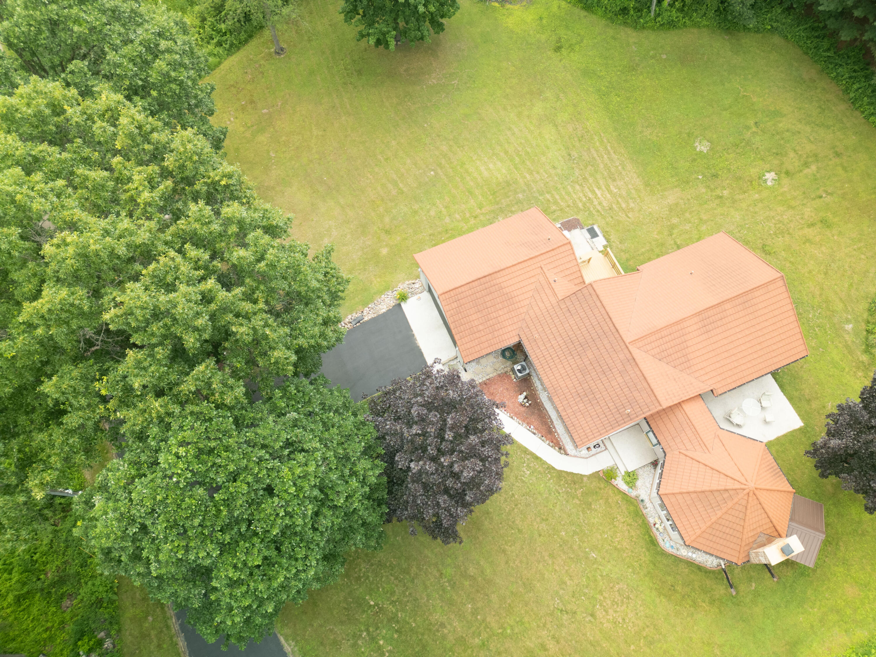 989 NE Mccabe Avenue NE Ada MI 49301