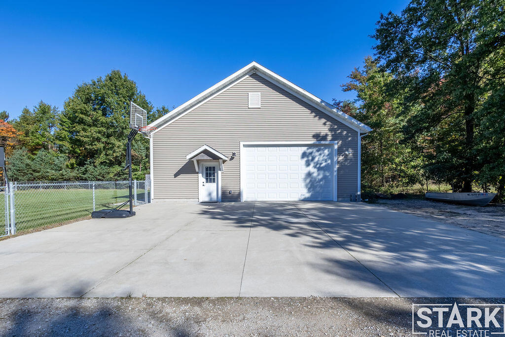 2320 E Mount Garfield Road Muskegon MI 49444