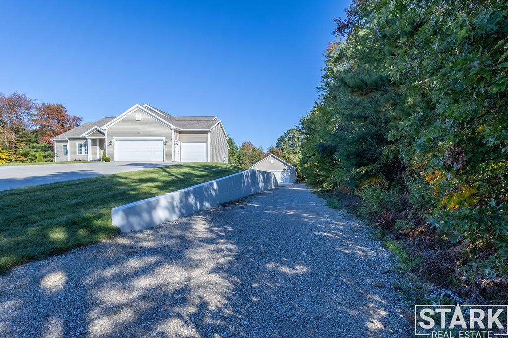 2320 E Mount Garfield Road Muskegon MI 49444