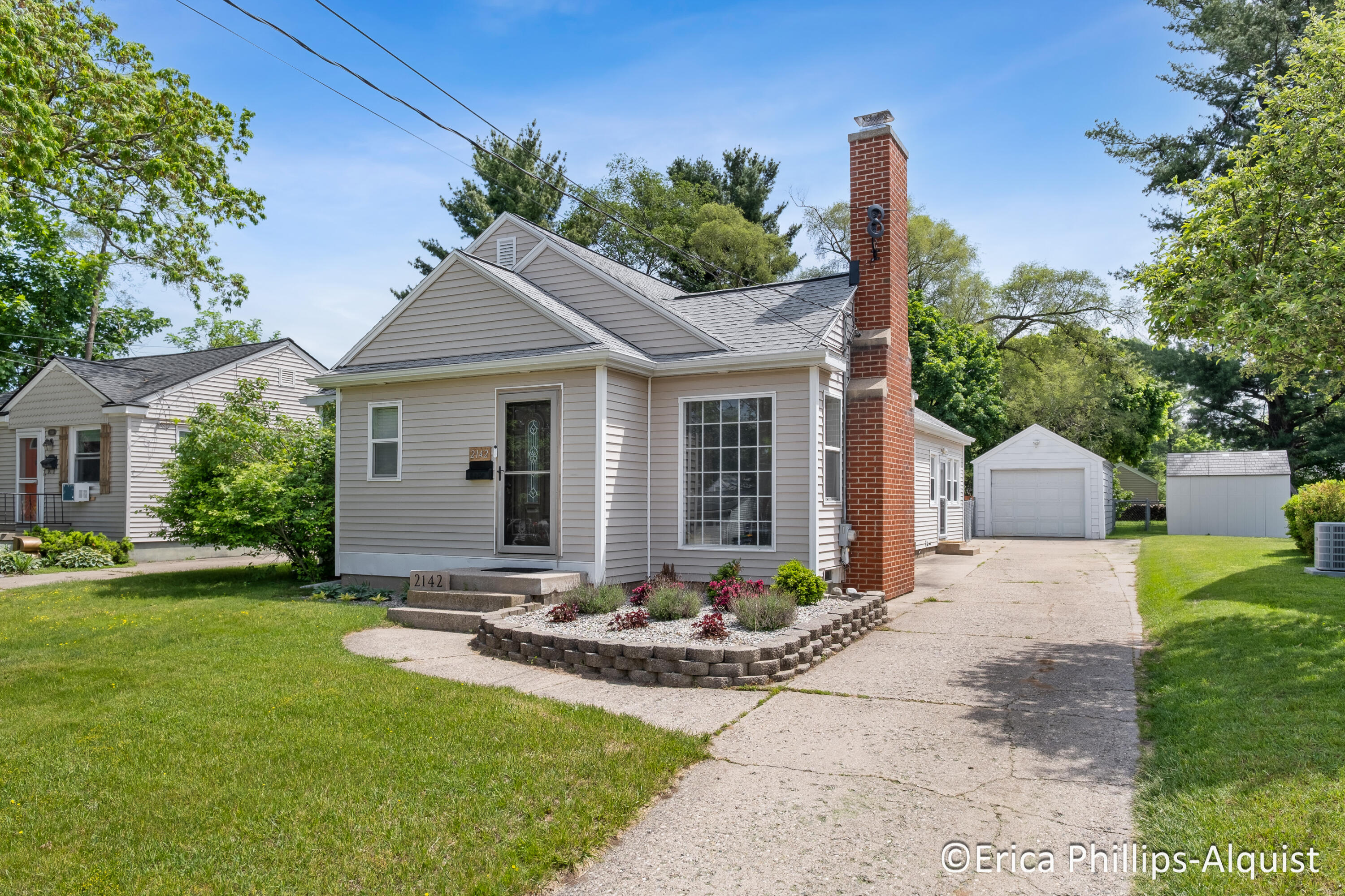 2142 Emerald Avenue NE Grand Rapids MI 49505