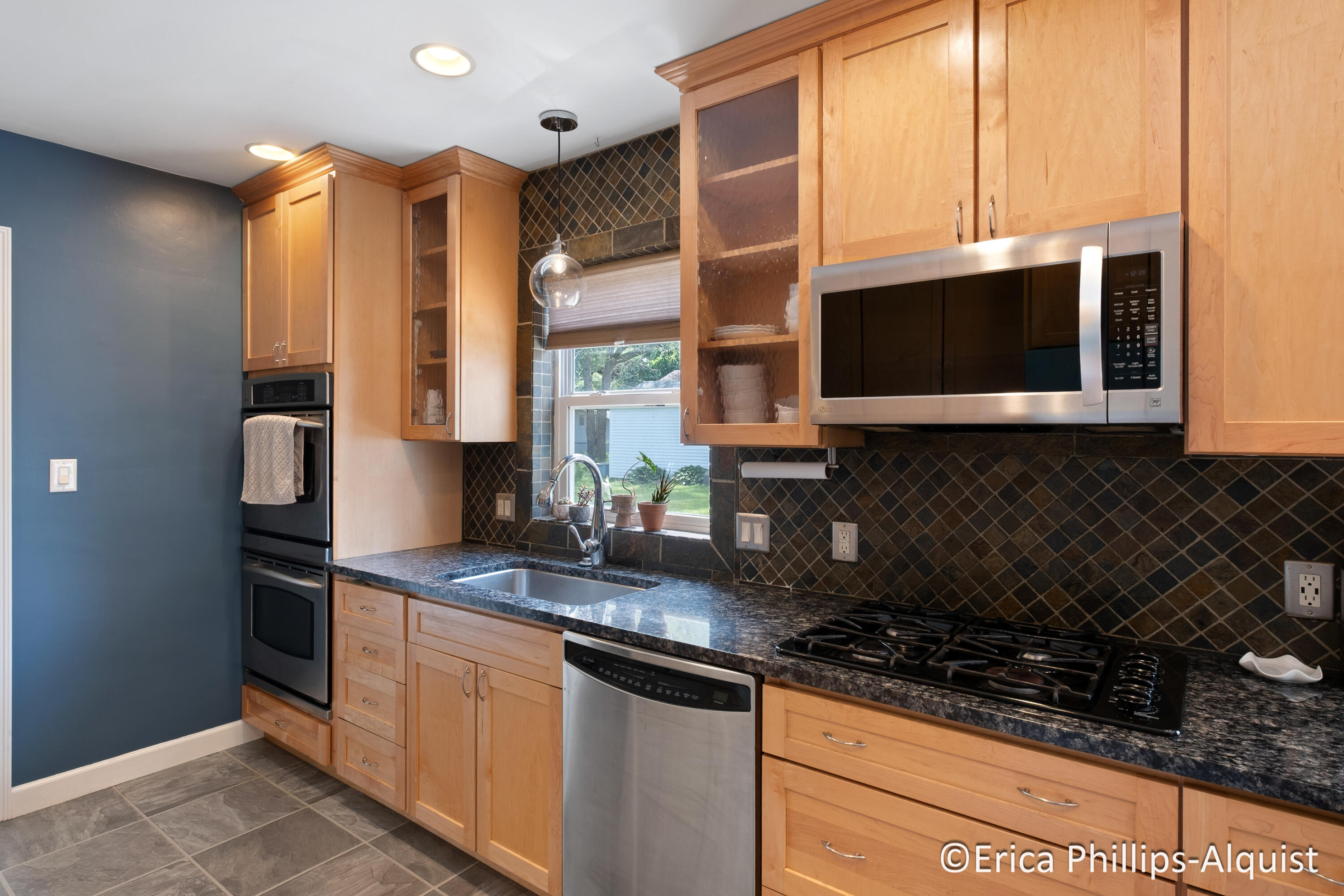 2142 Emerald Avenue NE Grand Rapids MI 49505