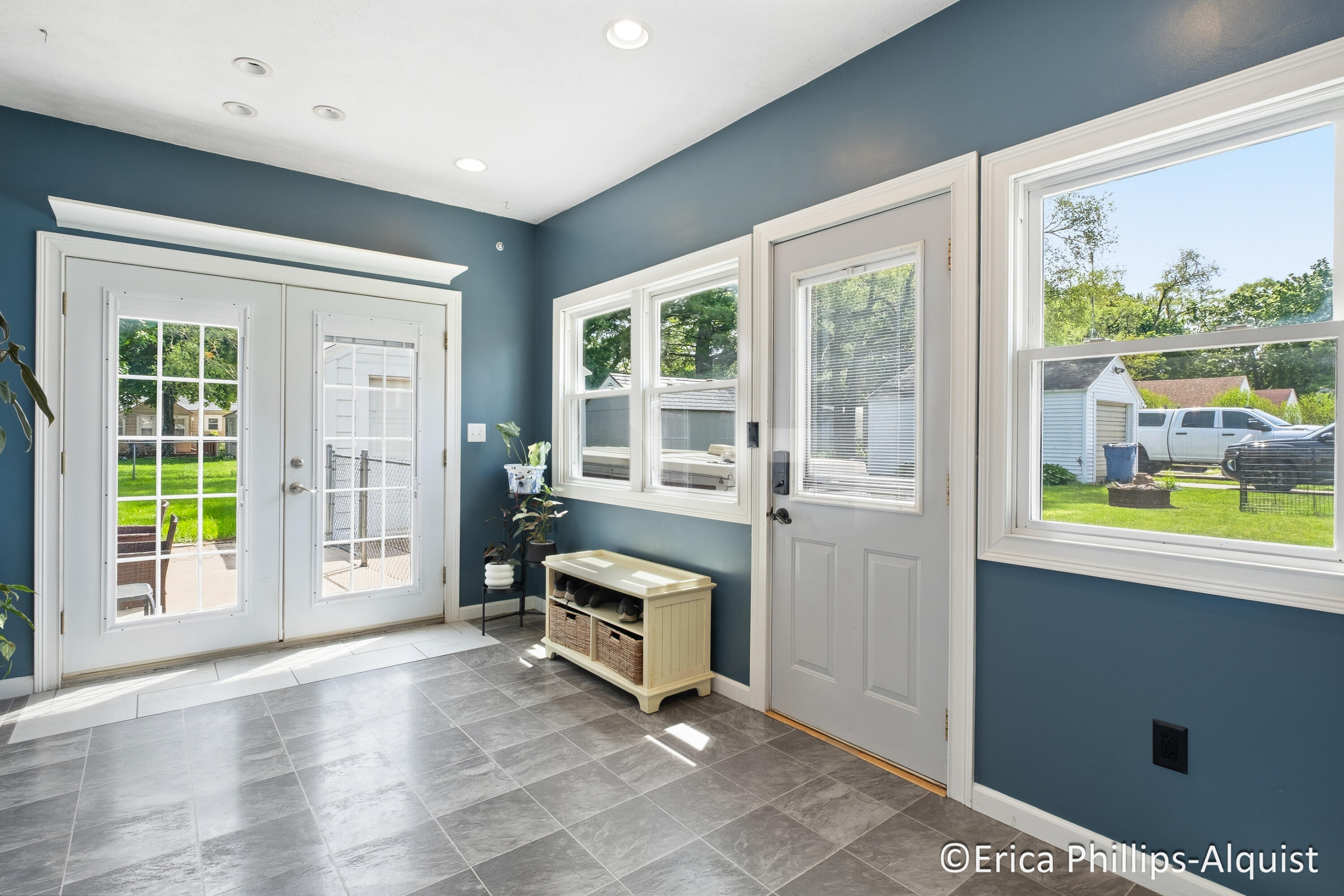 2142 Emerald Avenue NE Grand Rapids MI 49505