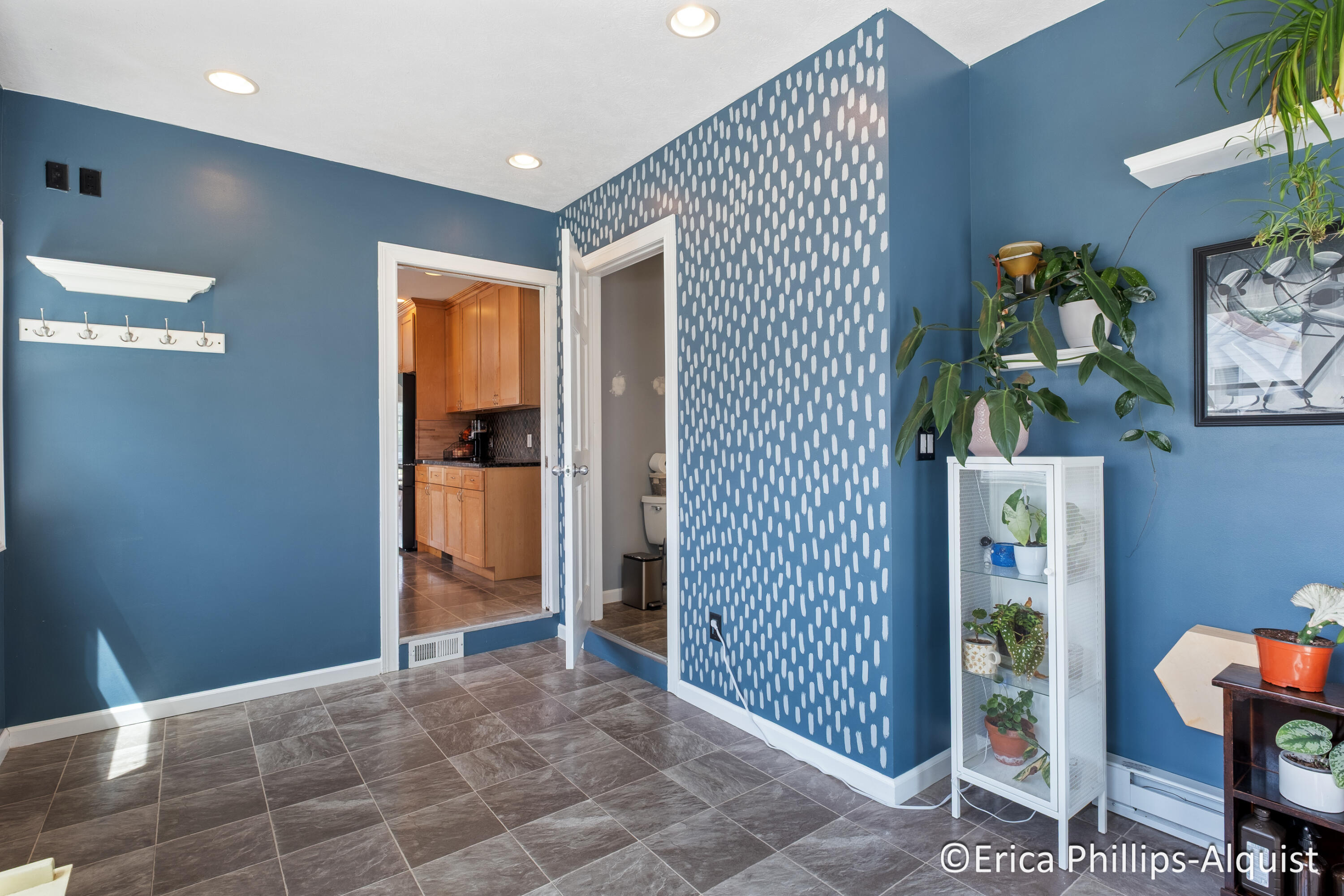 2142 Emerald Avenue NE Grand Rapids MI 49505