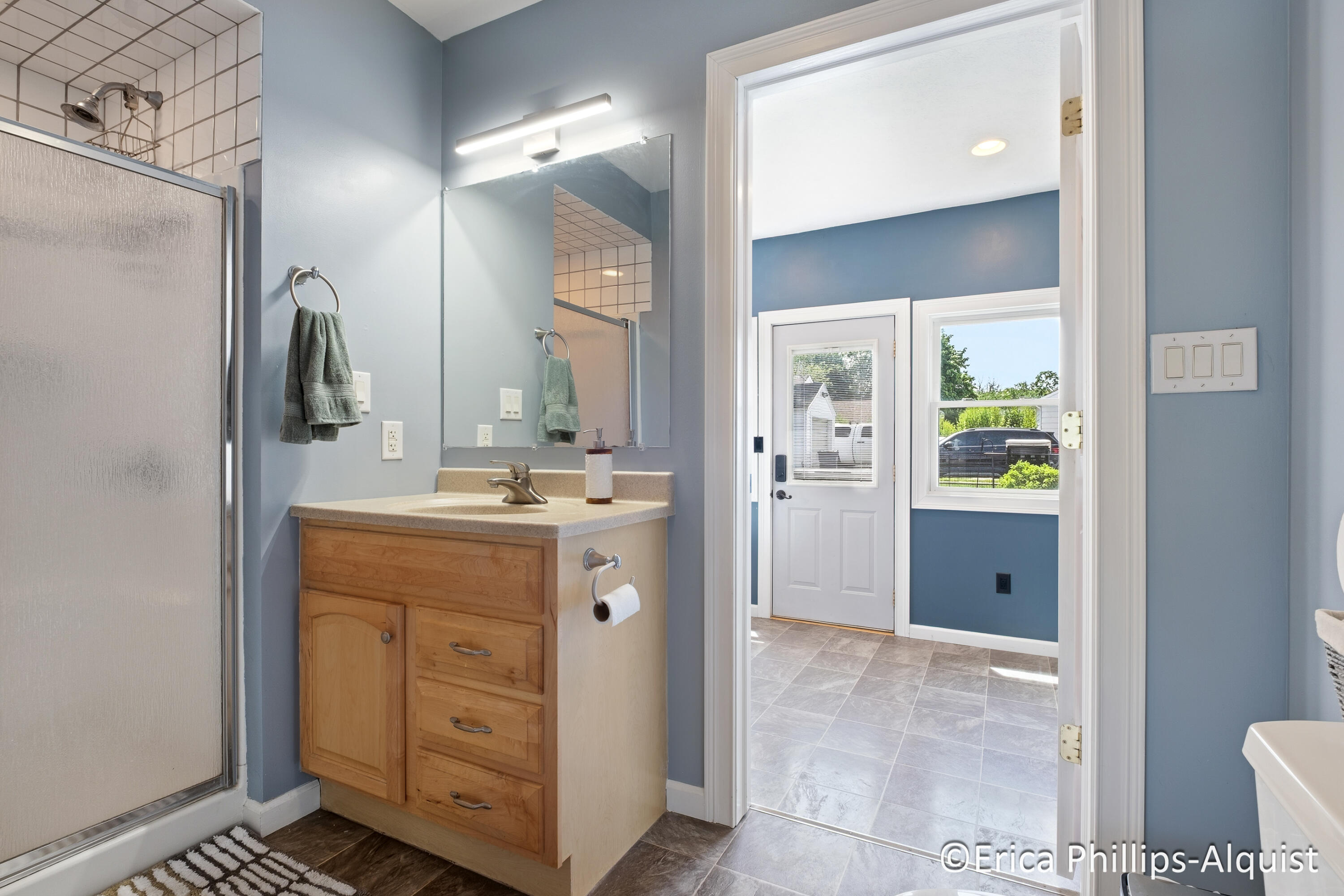 2142 Emerald Avenue NE Grand Rapids MI 49505