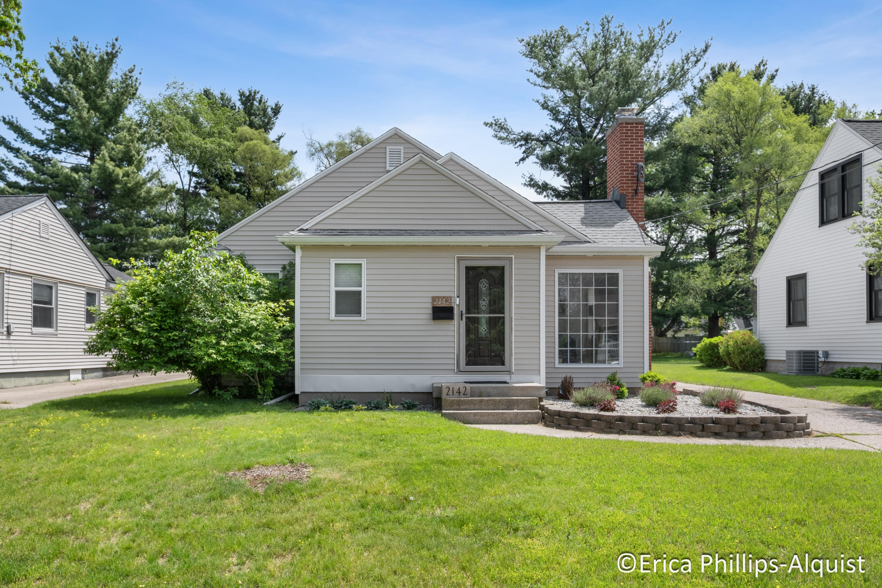 2142 Emerald Avenue NE Grand Rapids MI 49505
