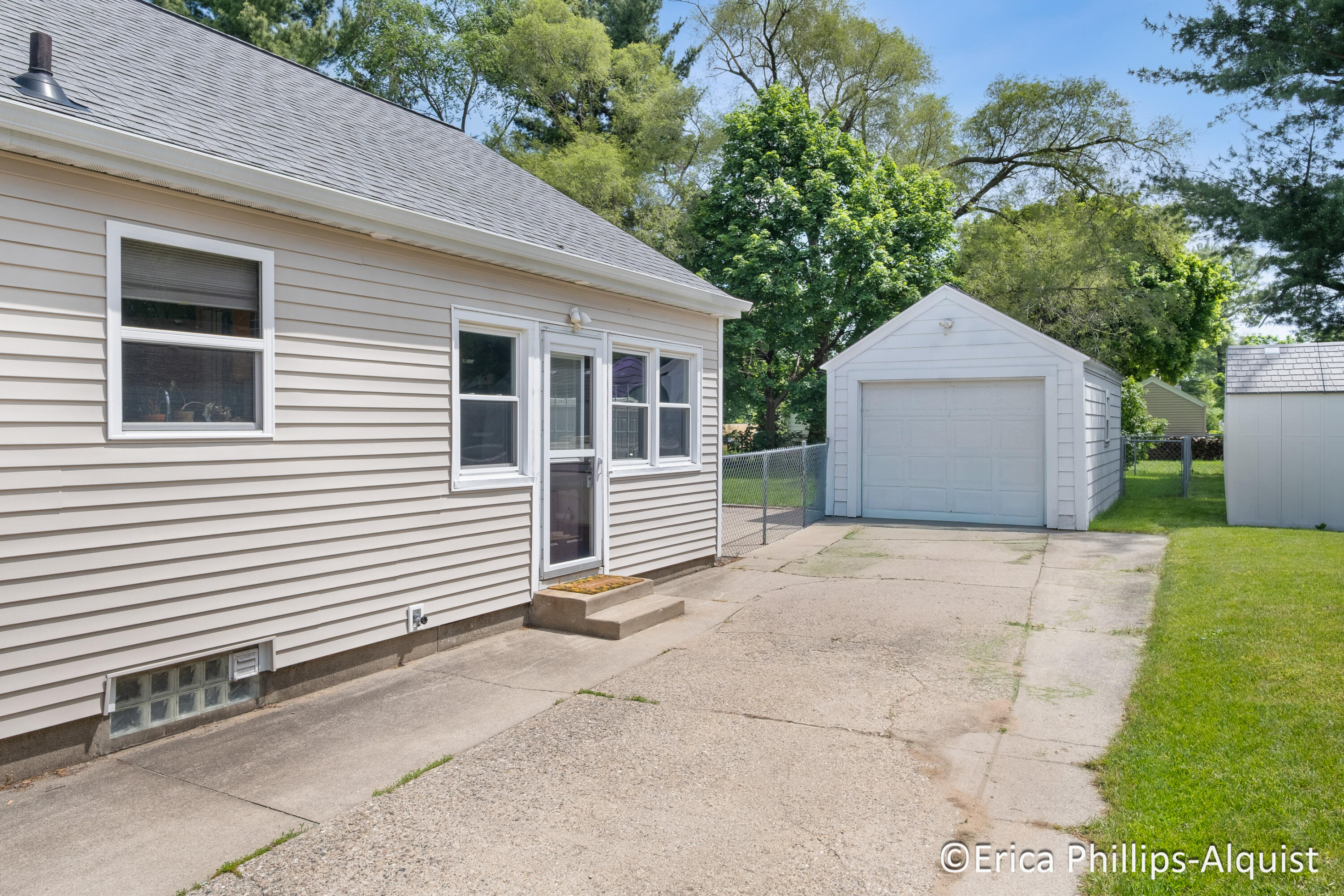 2142 Emerald Avenue NE Grand Rapids MI 49505