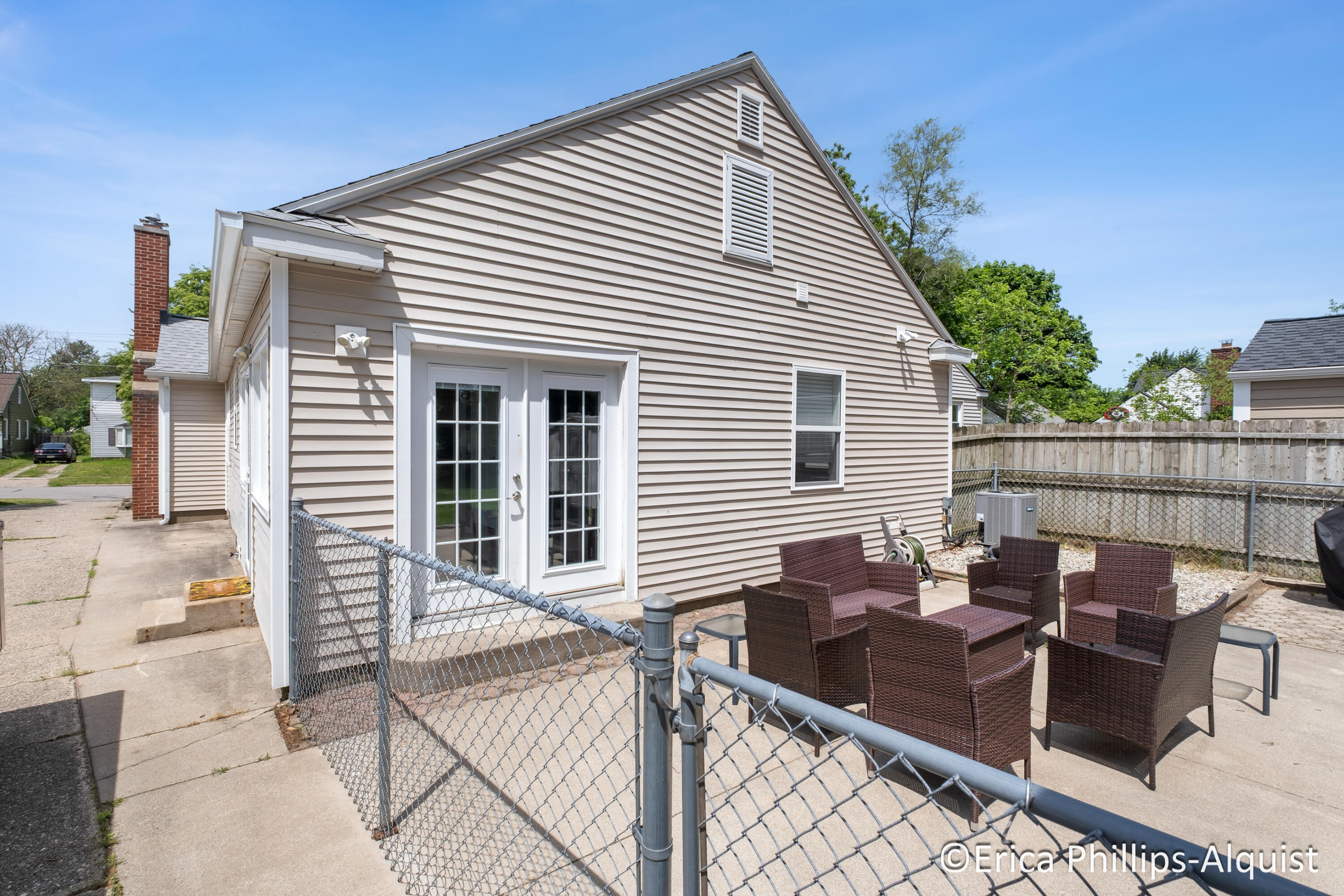 2142 Emerald Avenue NE Grand Rapids MI 49505