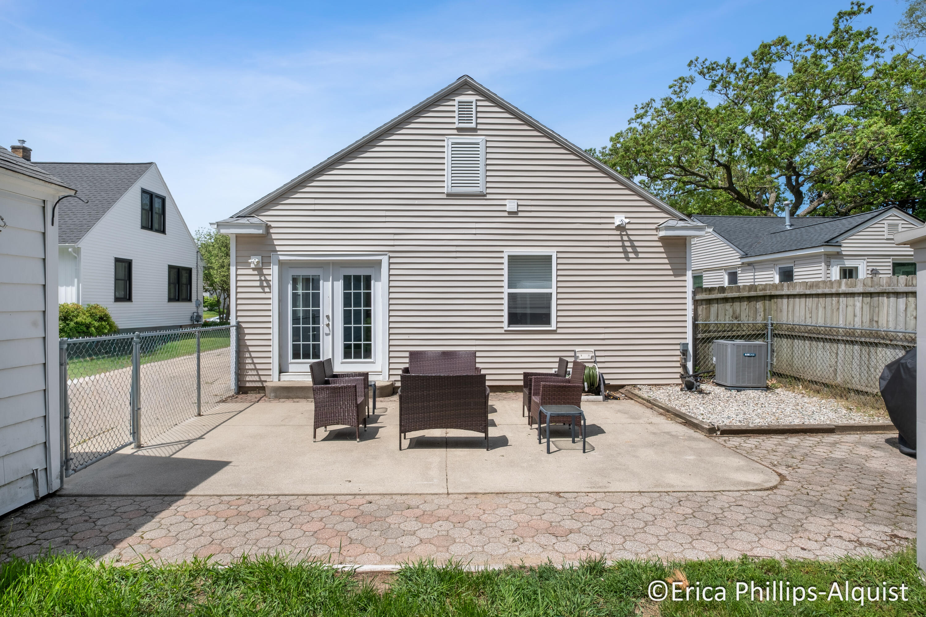 2142 Emerald Avenue NE Grand Rapids MI 49505