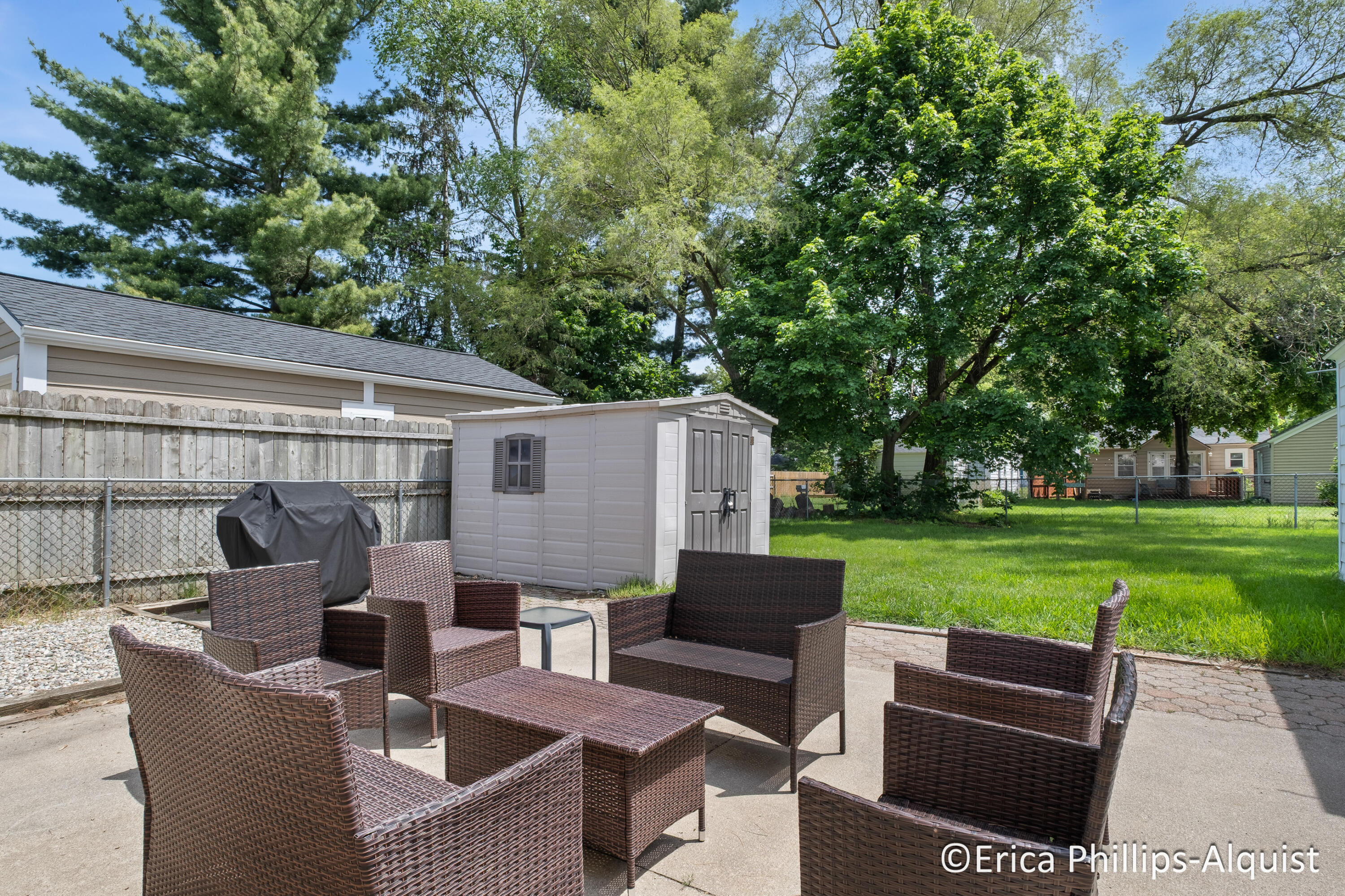2142 Emerald Avenue NE Grand Rapids MI 49505