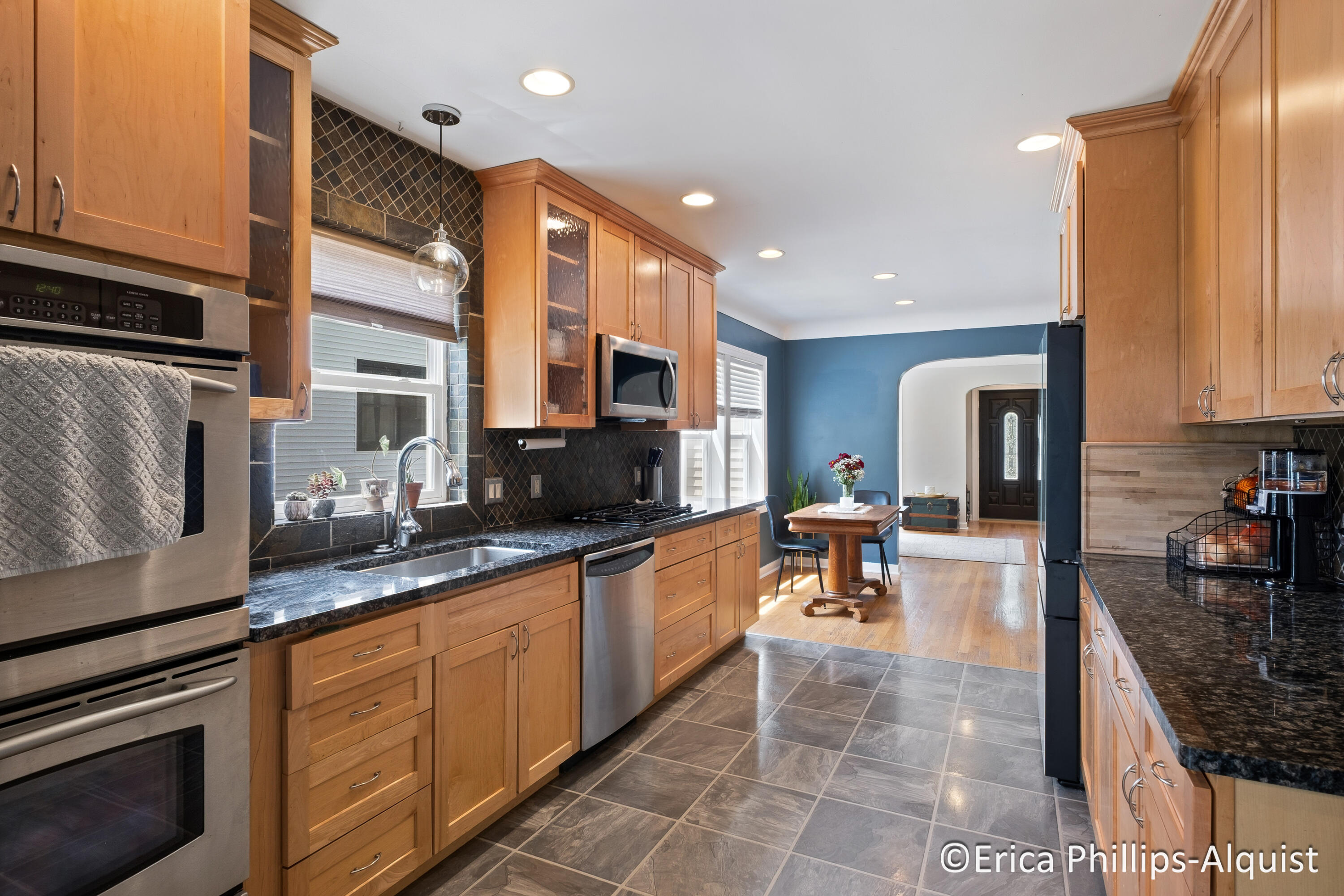 2142 Emerald Avenue NE Grand Rapids MI 49505
