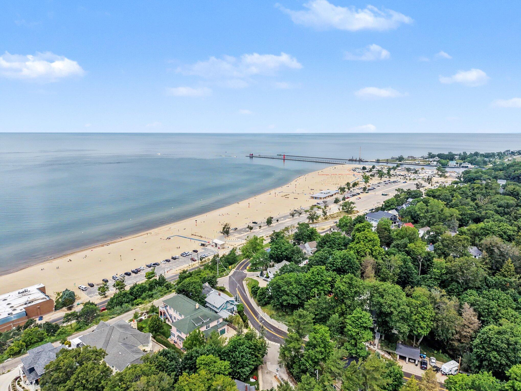 20 Crescent Hill Grand Haven MI 49417