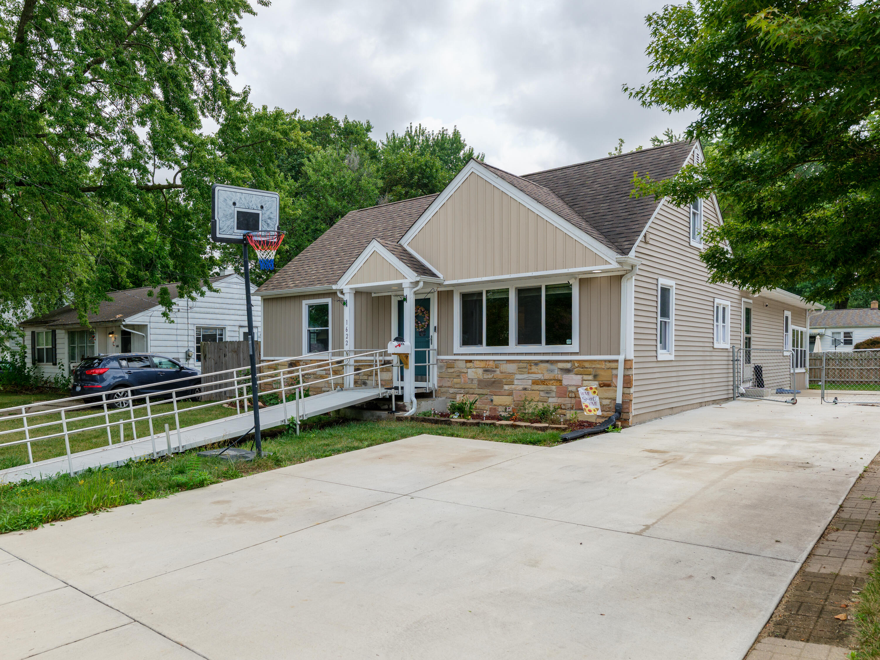 1622 Homecrest Avenue Kalamazoo MI 49001