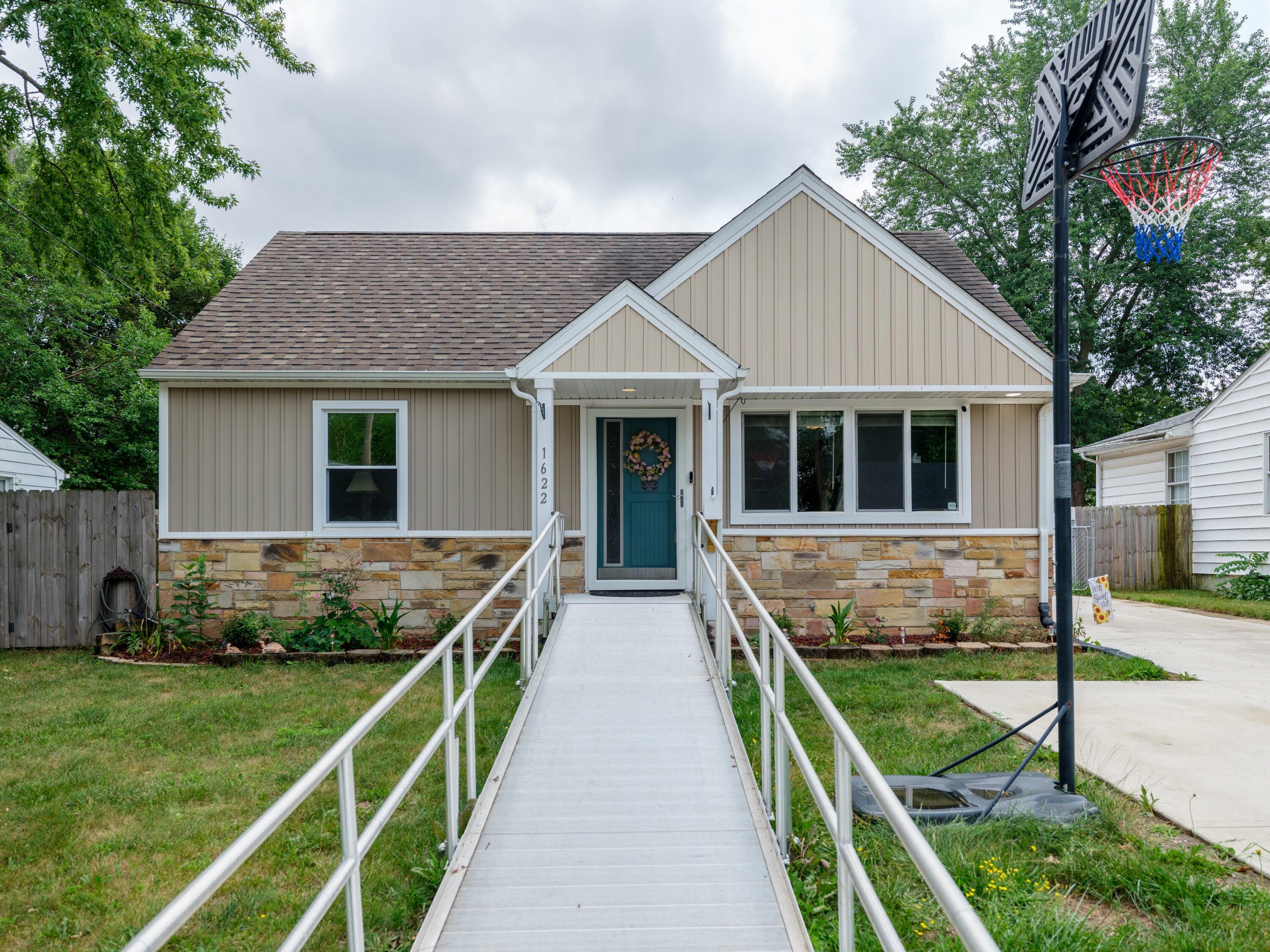 1622 Homecrest Avenue Kalamazoo MI 49001