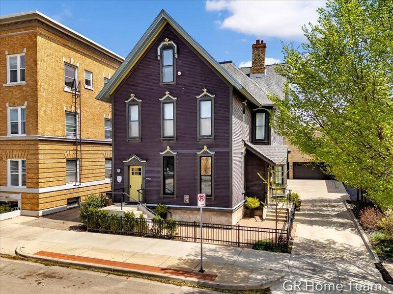 22 Jefferson Avenue SE Grand Rapids MI 49503