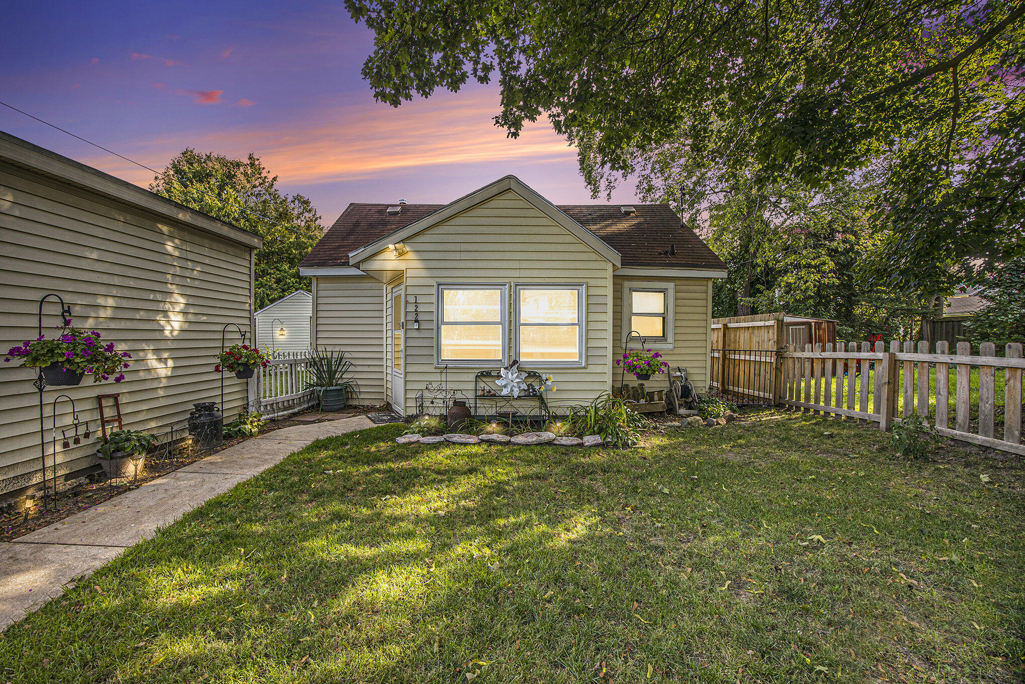 122 Bowne Street NE Grand Rapids MI 49505