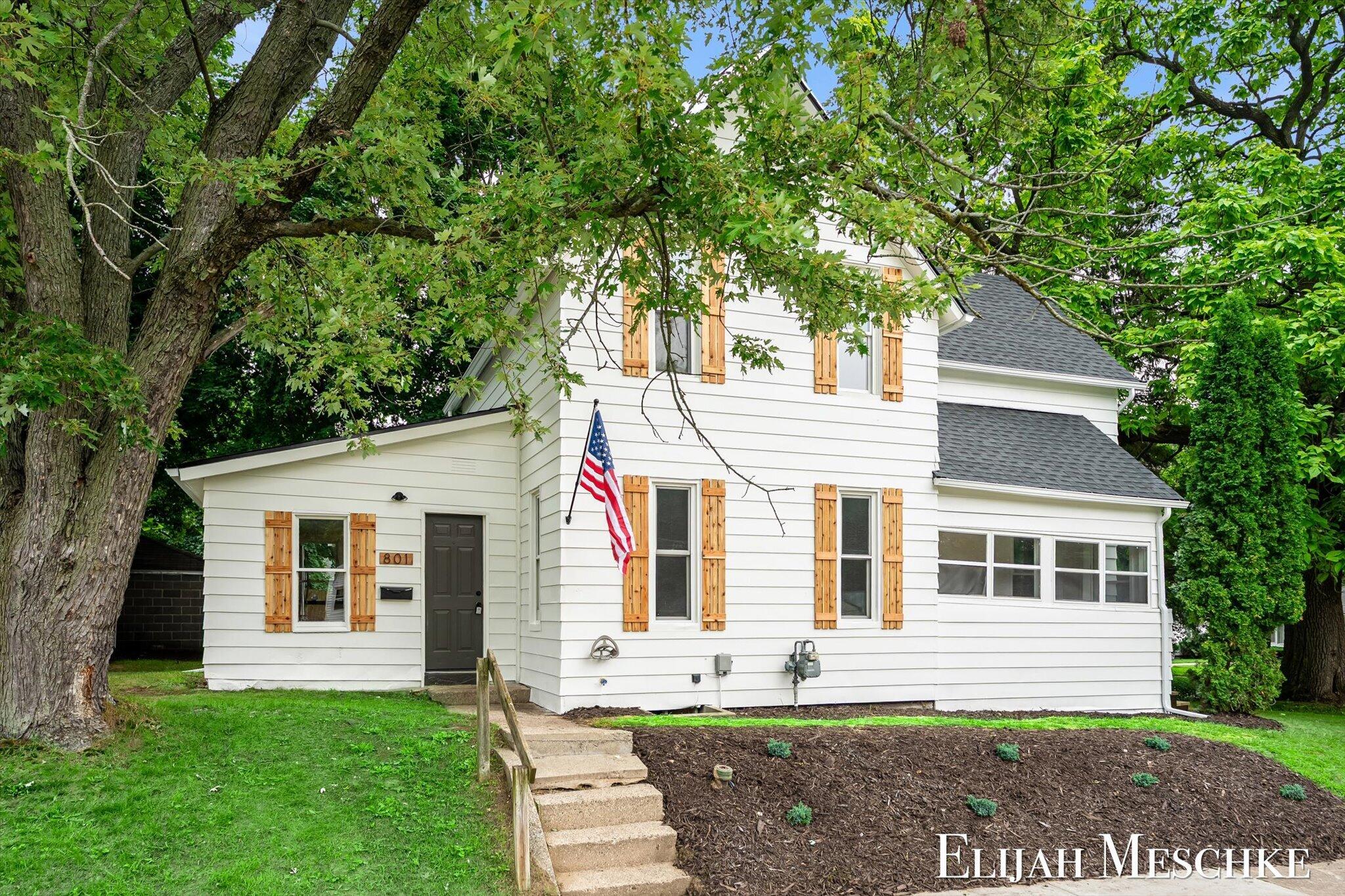 801 Coldbrook Street NE Grand Rapids MI 49503