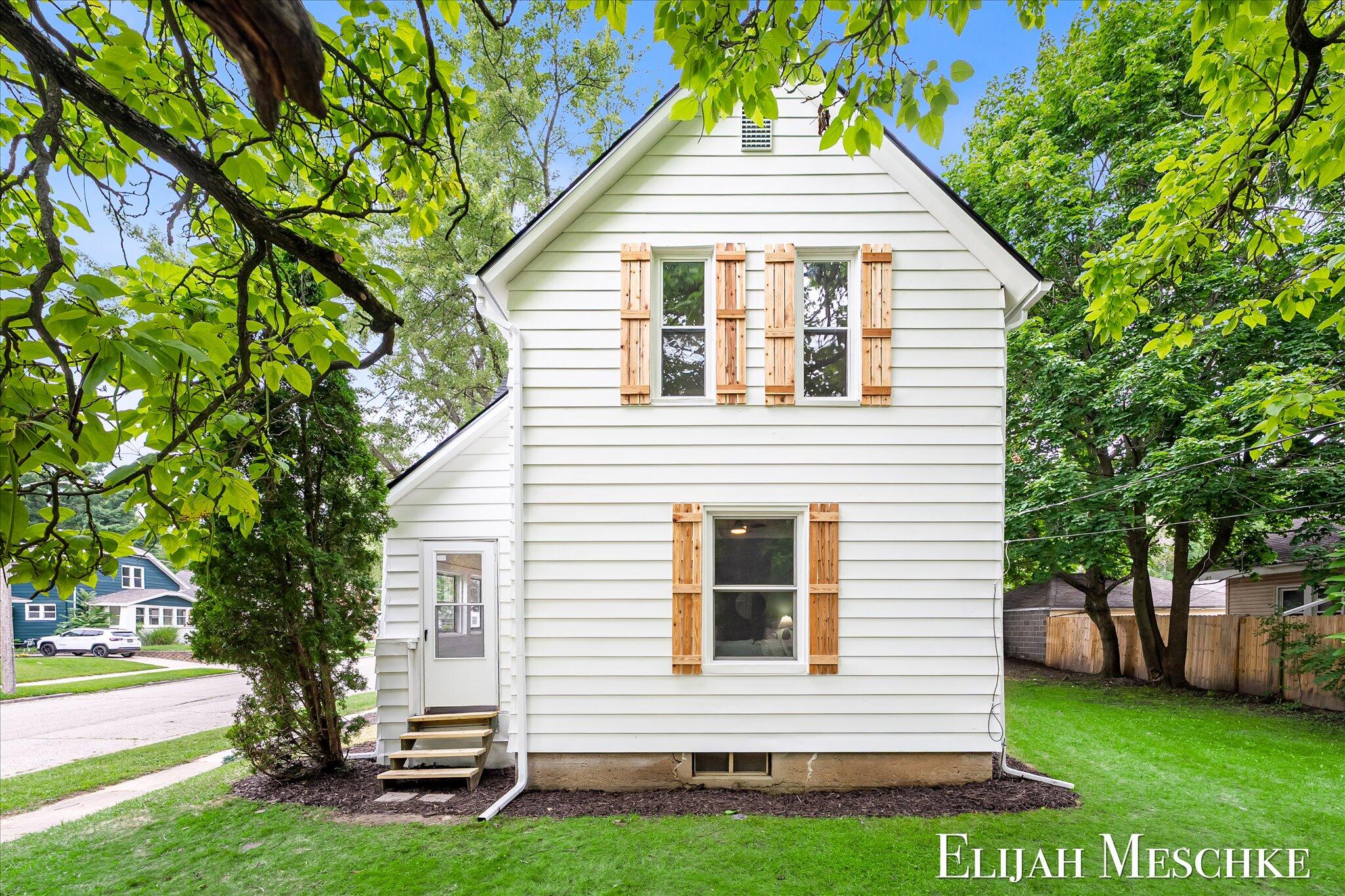 801 Coldbrook Street NE Grand Rapids MI 49503