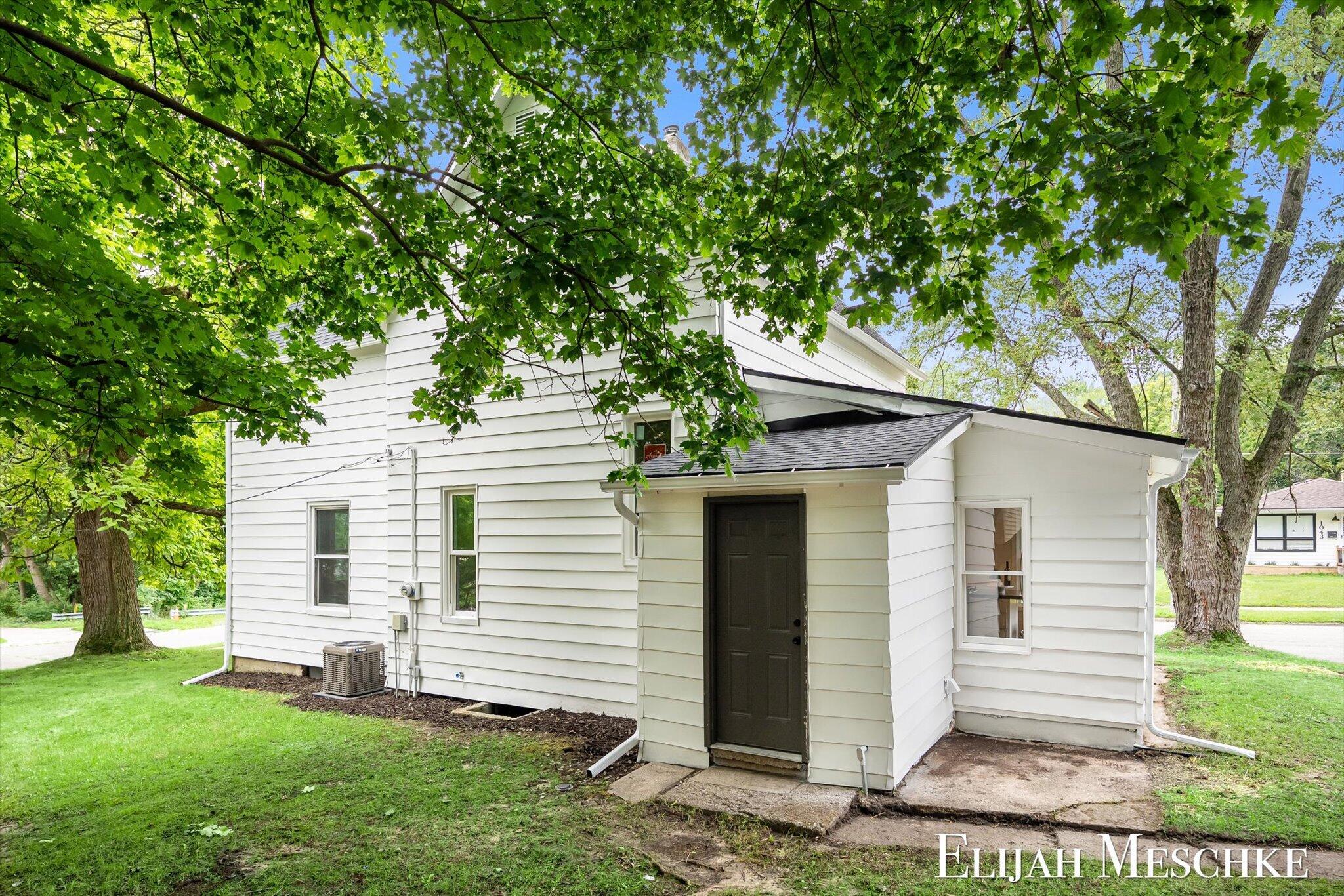 801 Coldbrook Street NE Grand Rapids MI 49503