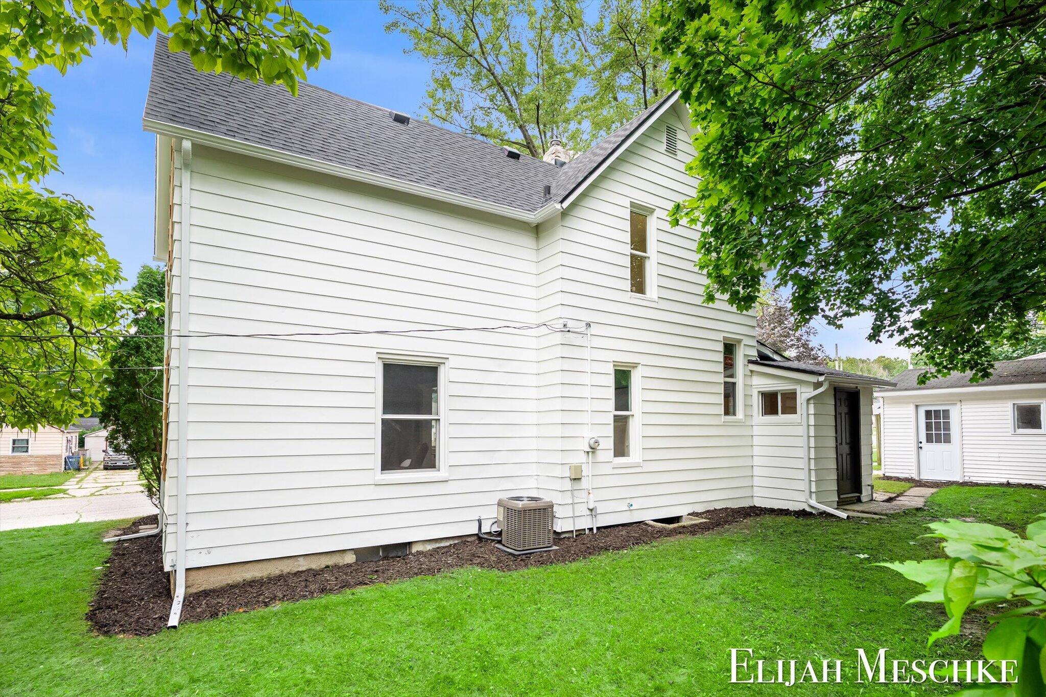 801 Coldbrook Street NE Grand Rapids MI 49503