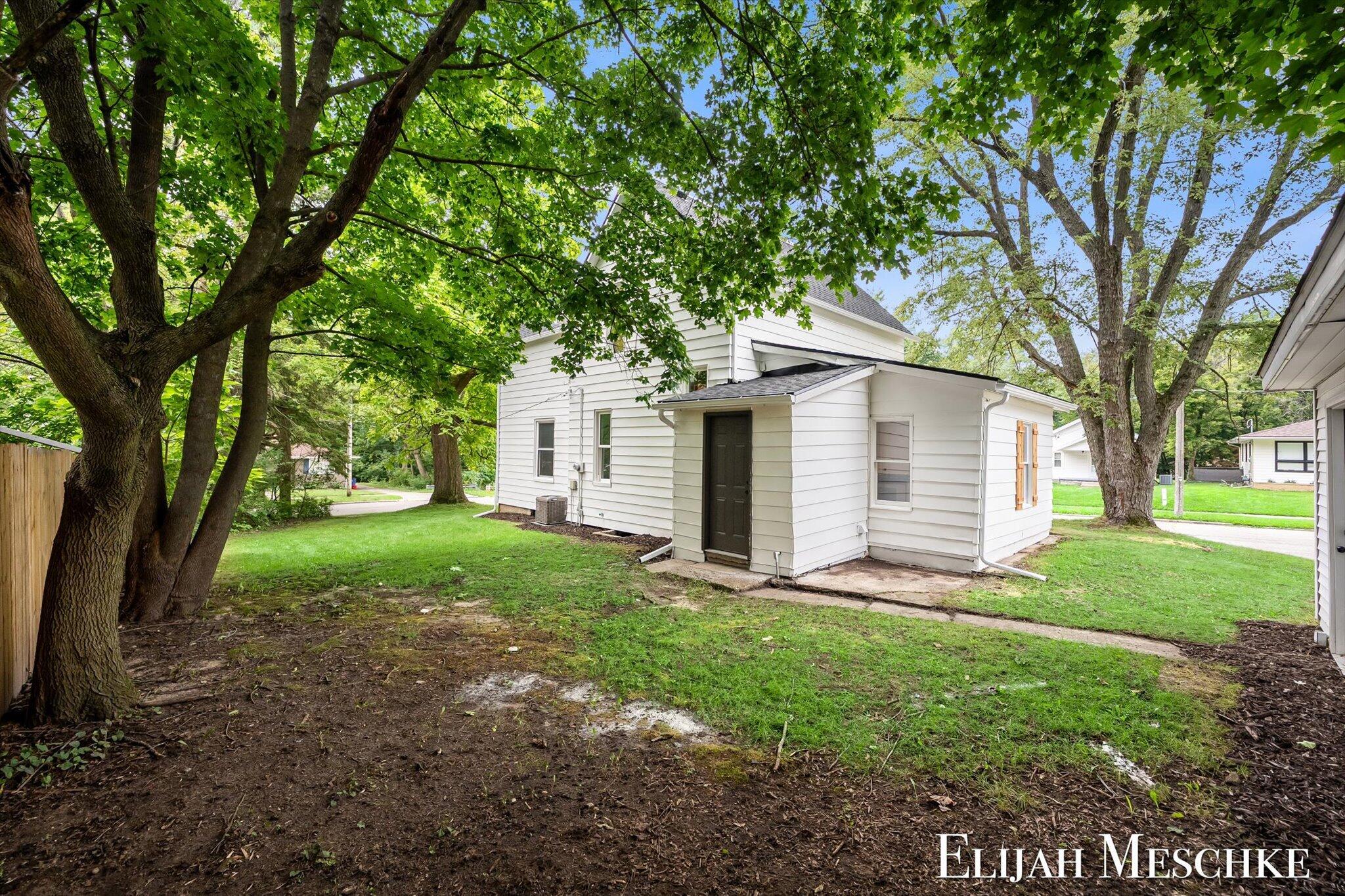 801 Coldbrook Street NE Grand Rapids MI 49503